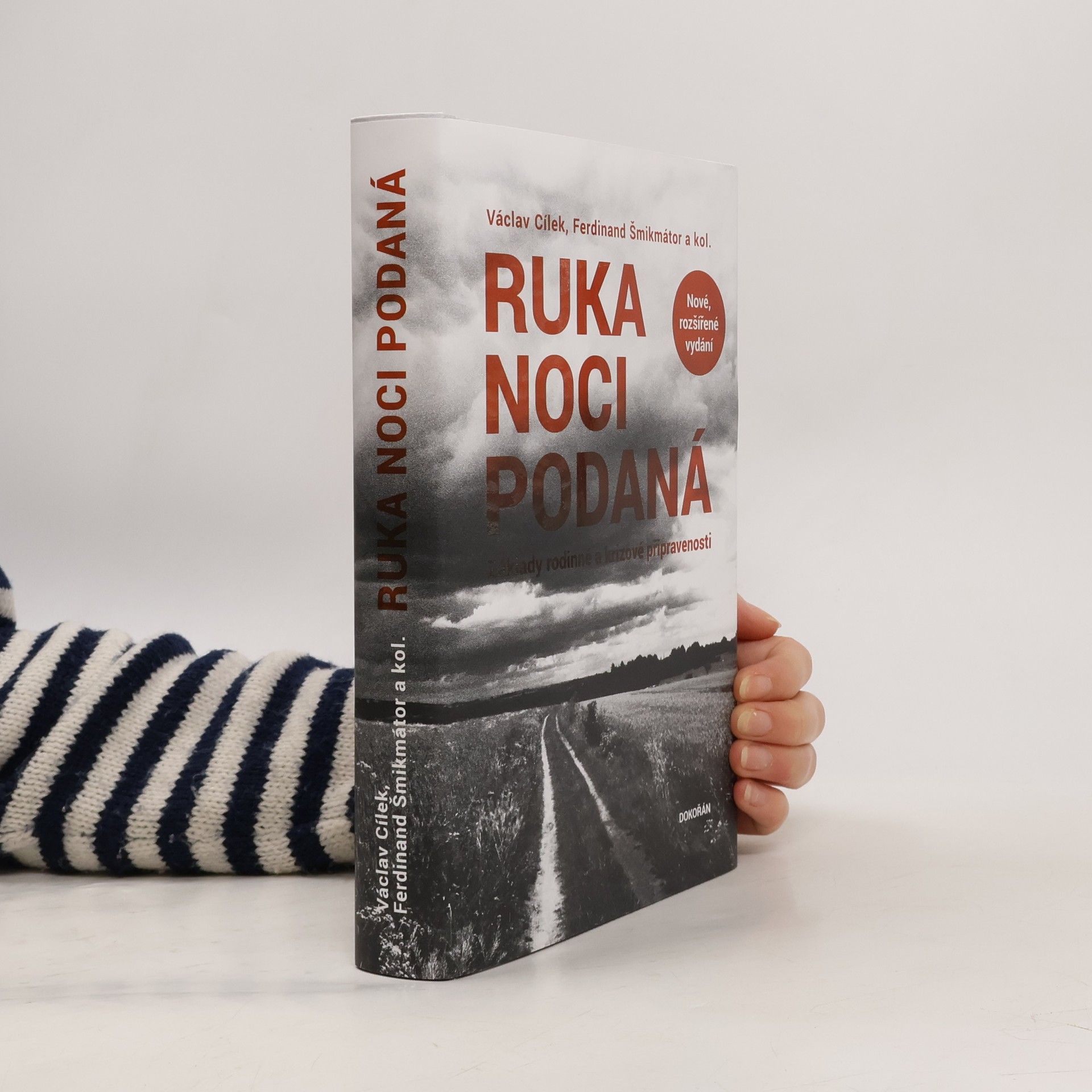 Václav Cílek Ruka noci podaná - Základy rodinné a krizové připravenosti