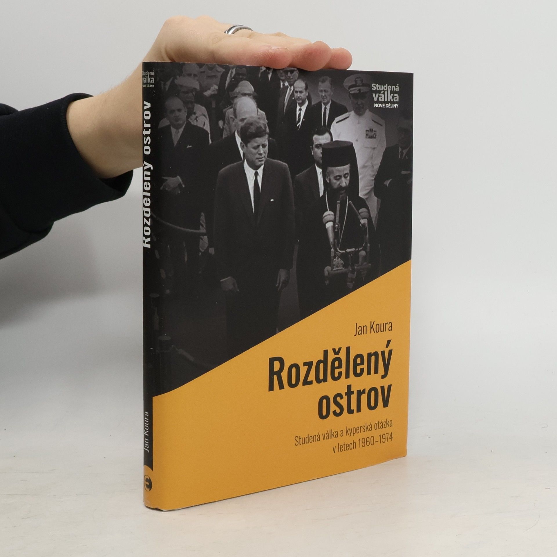 Rozdělený ostrov, Studená válka a kyperská otázka v letech 1960-1974