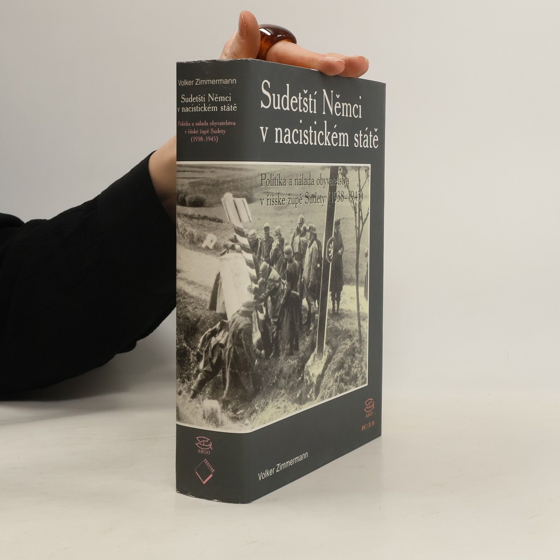 Volker Zimmermann Sudetští Němci v nacistickém státě. Politika a nálada obyvatelstva v říšské župě Sudety (1938-1945)