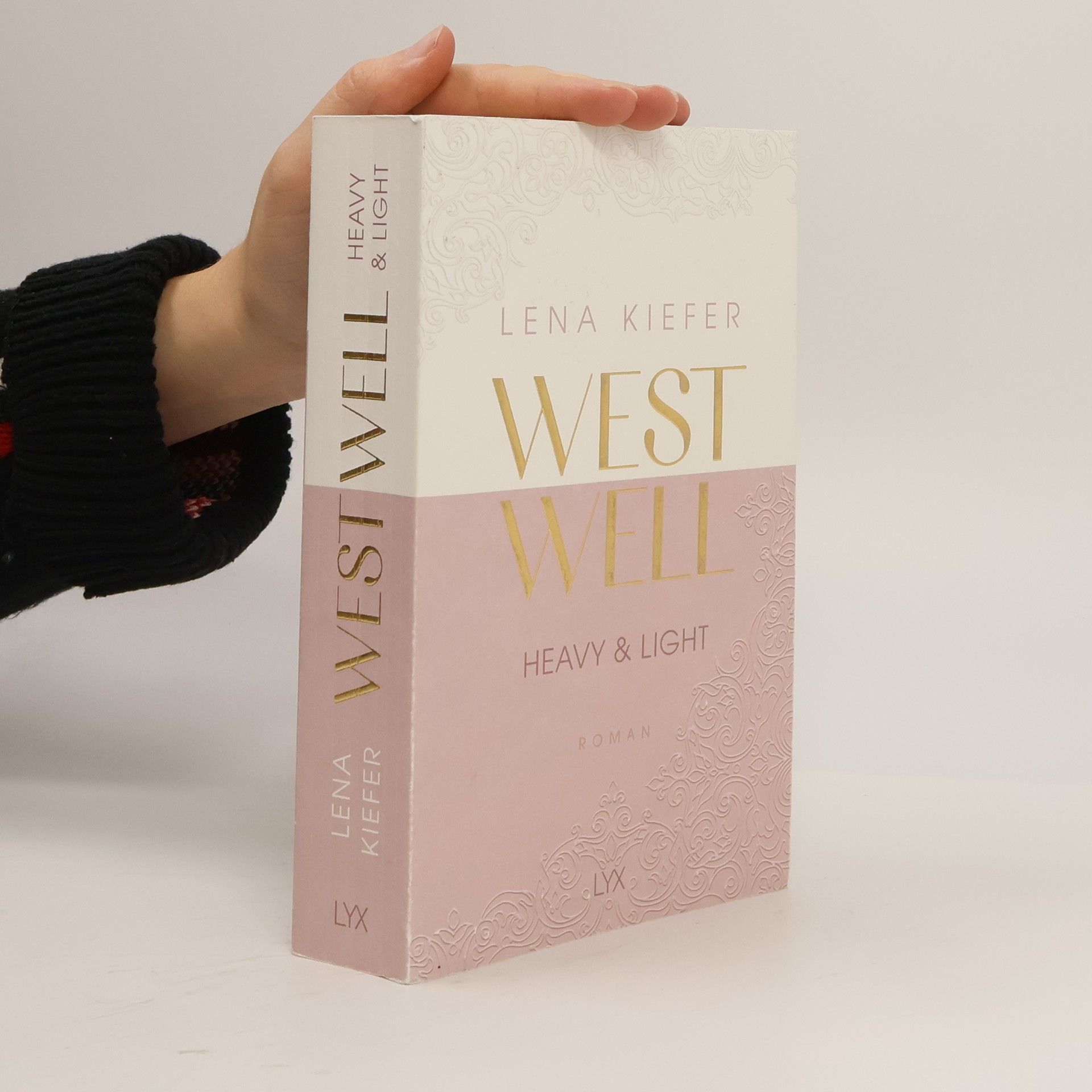 Lena Kiefer Westwell. Heavy & Light