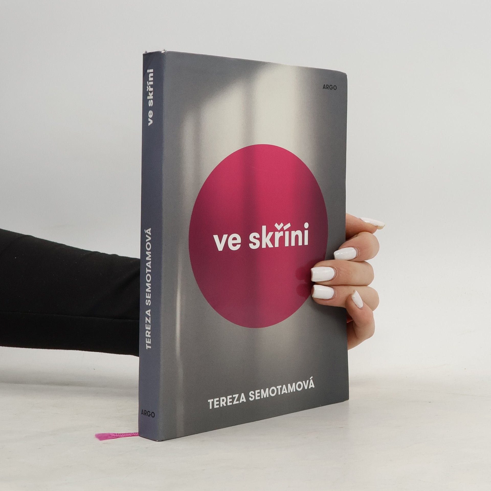 Tereza Semotamová Ve skříni