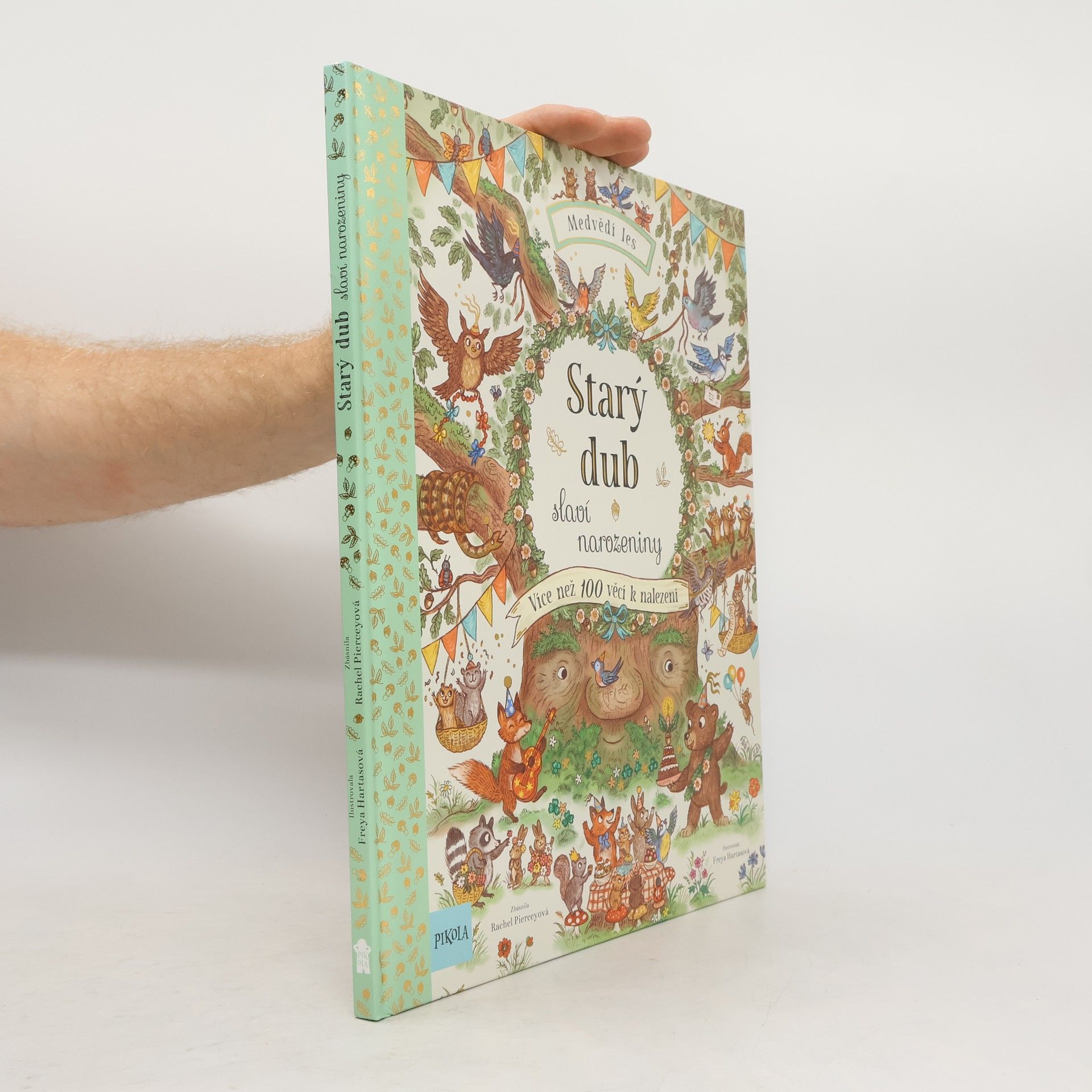 Medvědí les. Starý dub slaví narozeniny