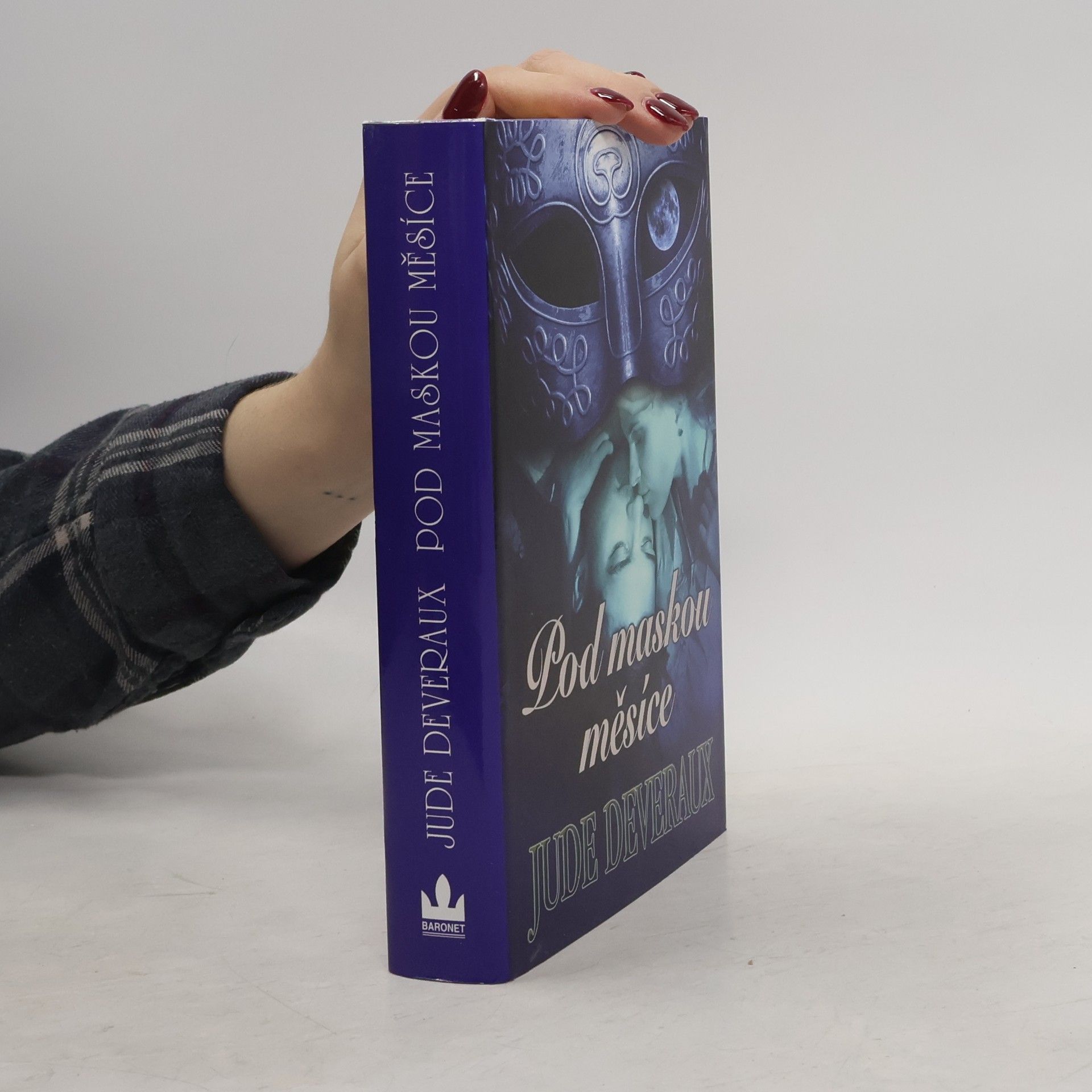 Jude Deveraux Pod maskou měsíce