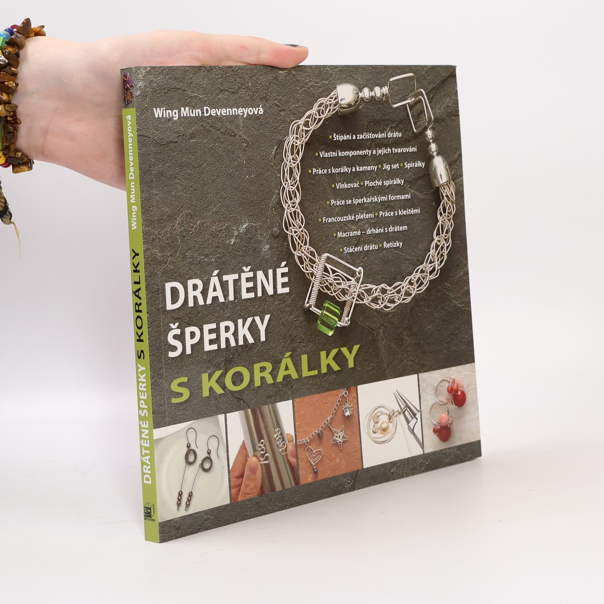 Drátěné šperky s korálky: Průvodce základními i pokročilými technikami s projekty a předlohami