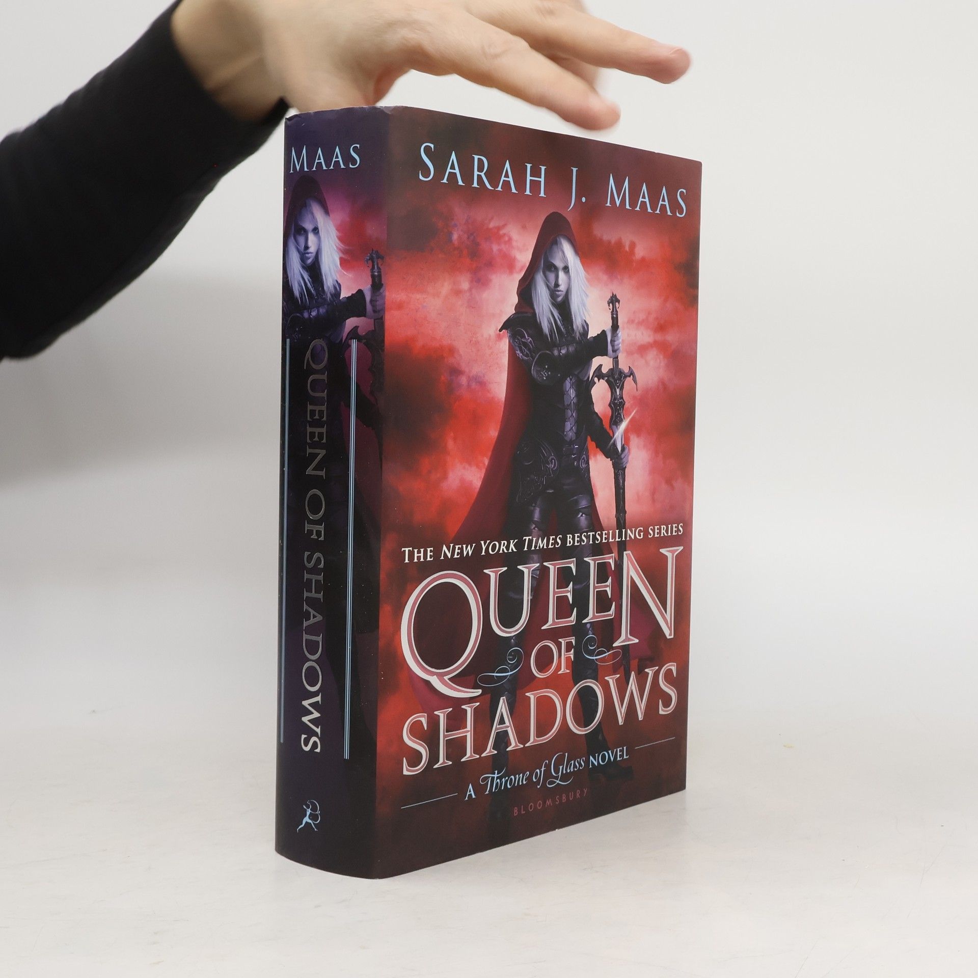 Sarah J. Maas Queen of shadows