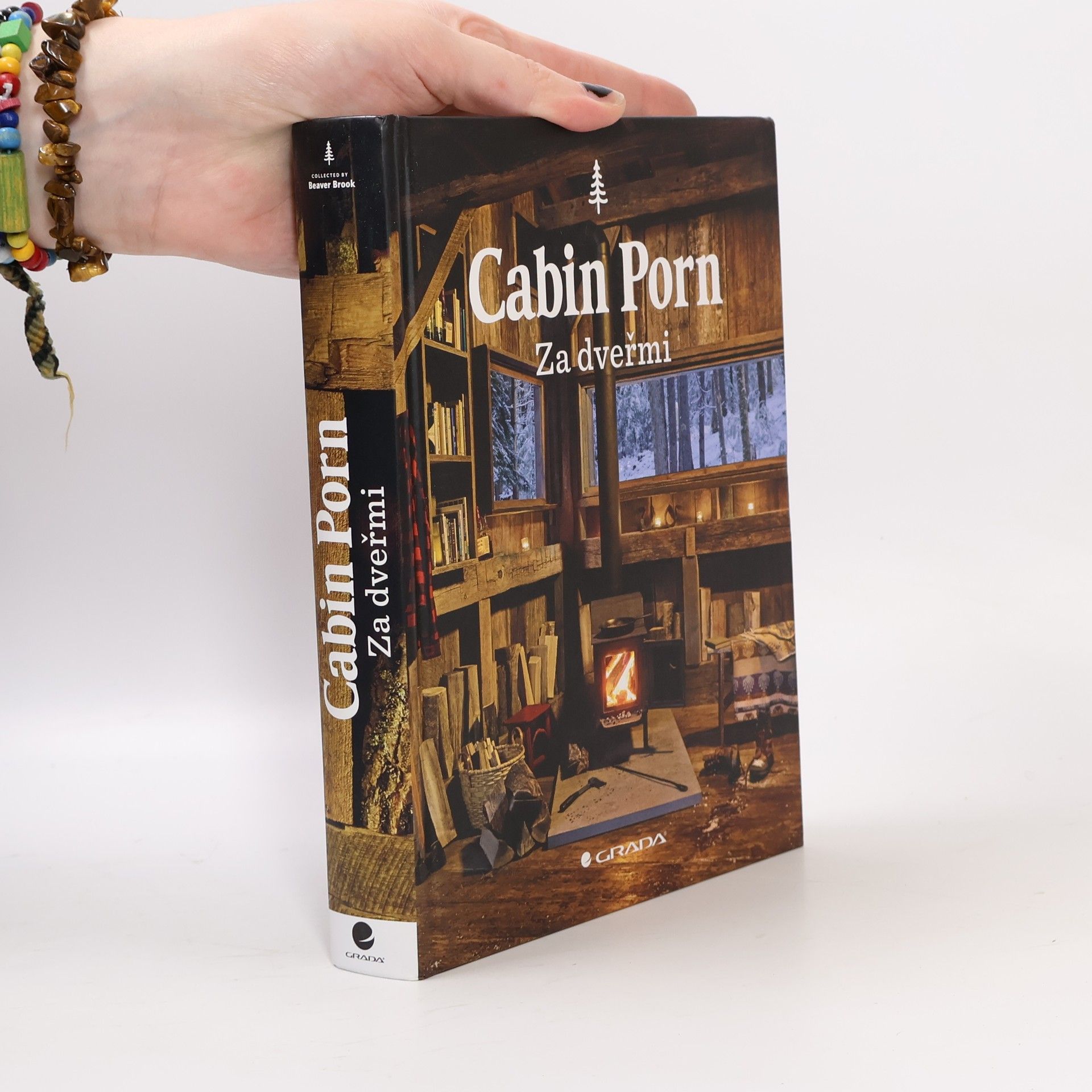 Zach Klein Cabin porn : za dveřmi