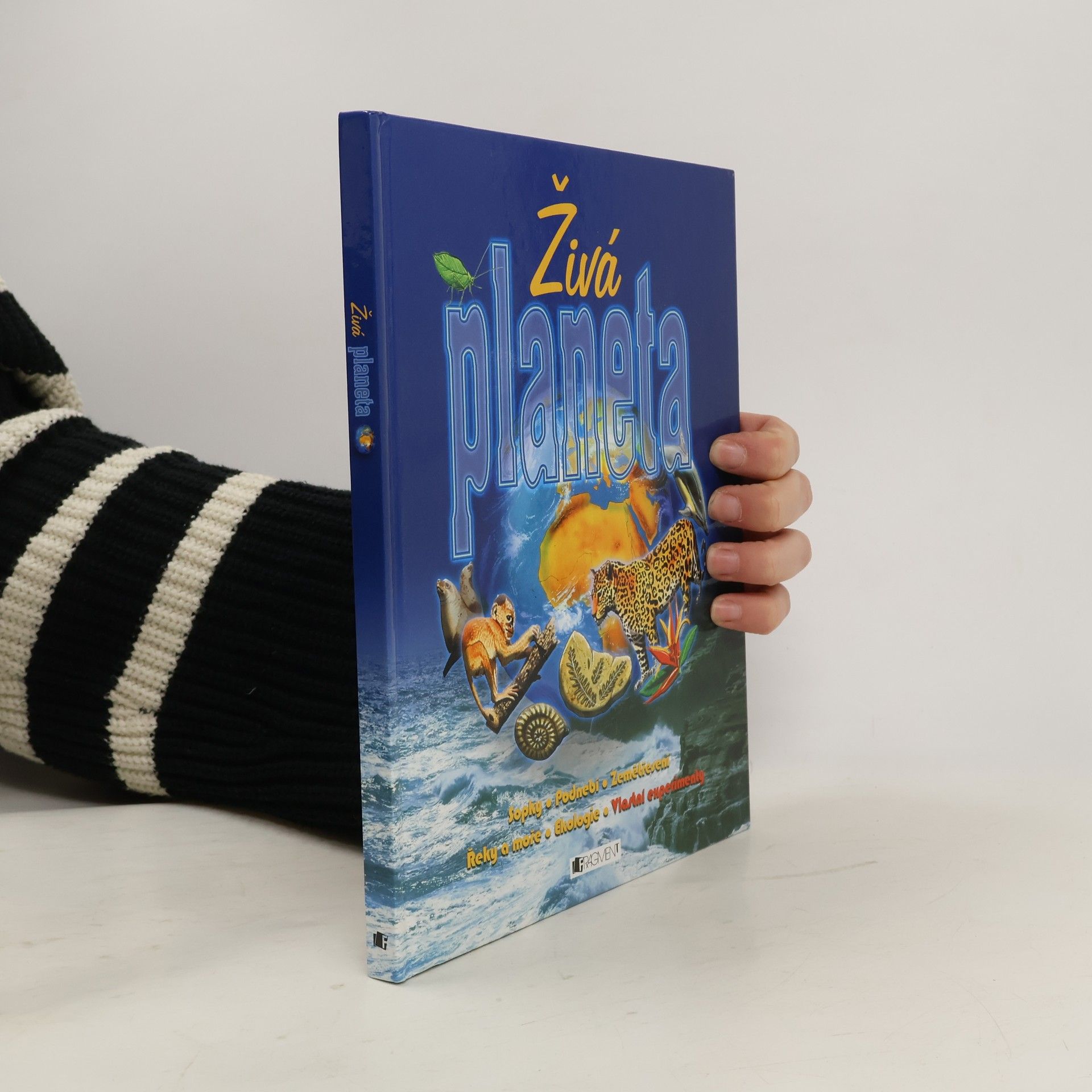 Živá planeta : sopky, podnebí, zemětřesení, řeky a moře, ekologie, vlastní experimenty