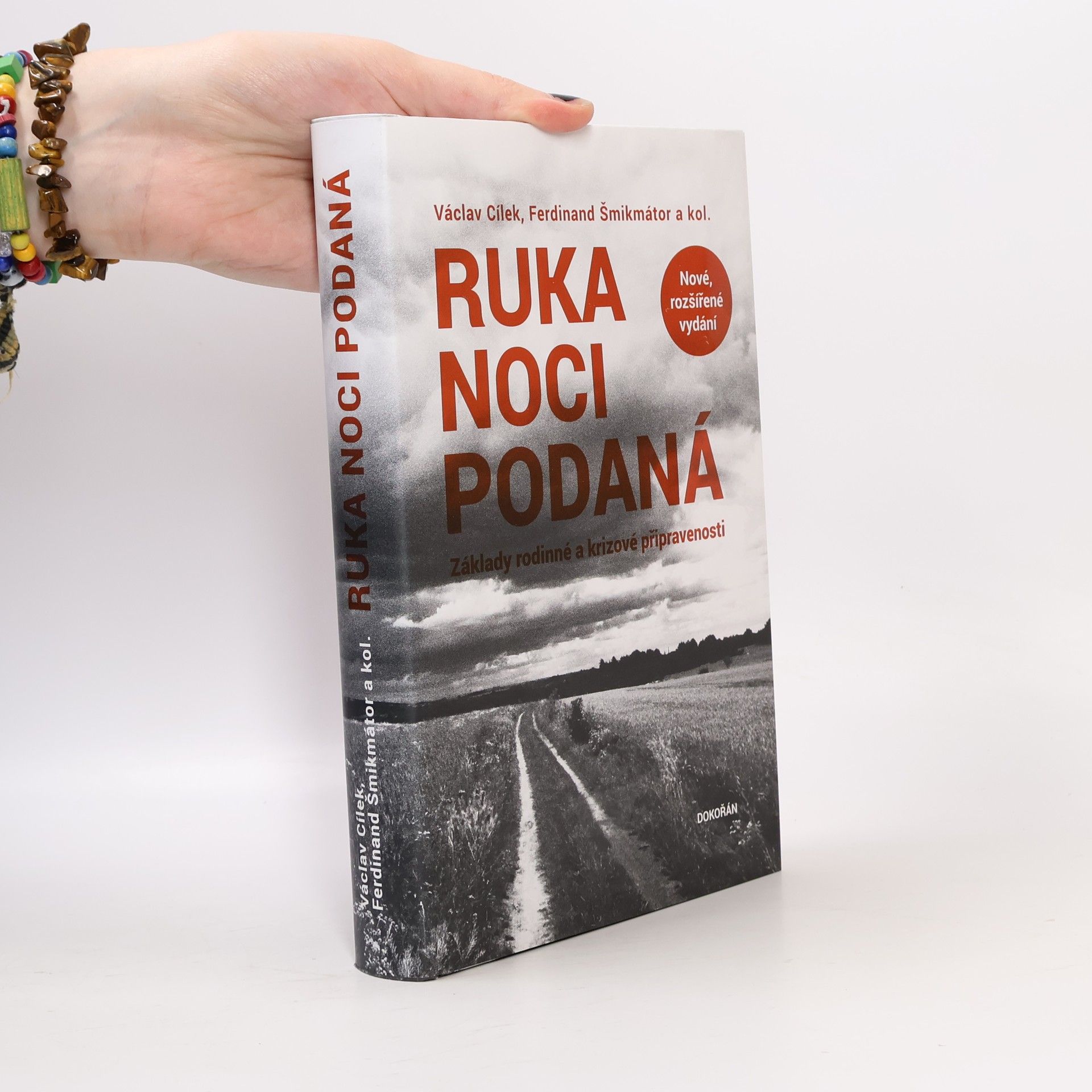 Václav Cílek Ruka noci podaná - Základy rodinné a krizové připravenosti