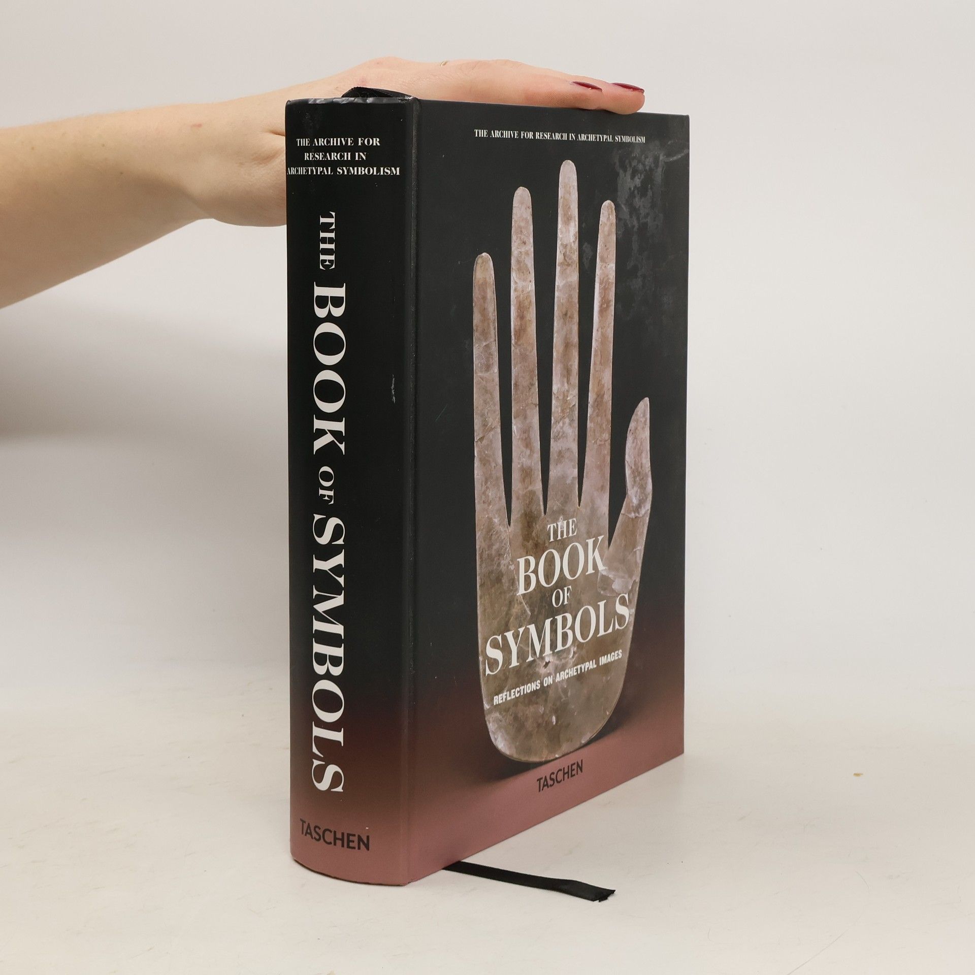 Various authors The book of symbols : Reflection of archetypal images