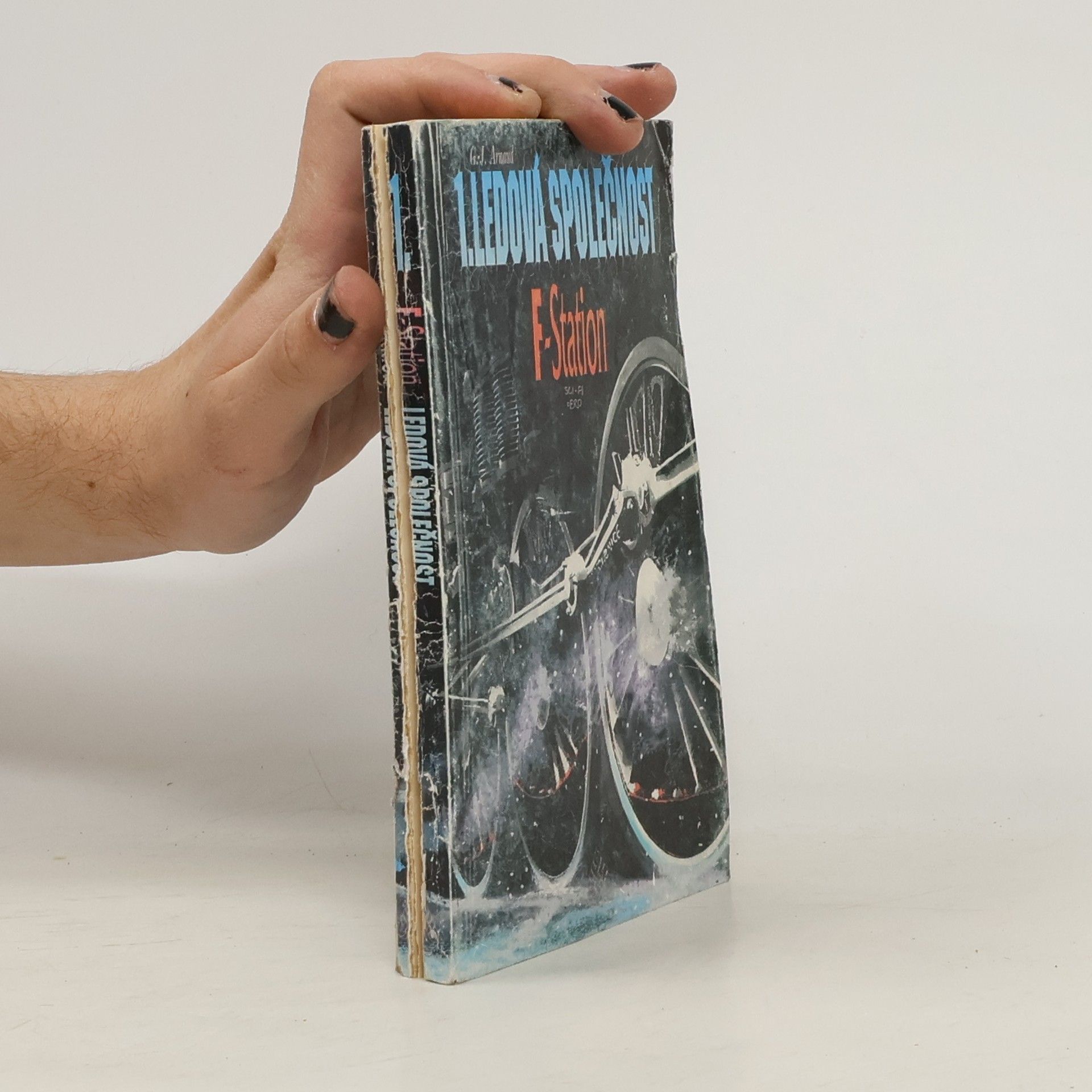 Georges-Jean Arnaud Ledová společnost 1: F-Station