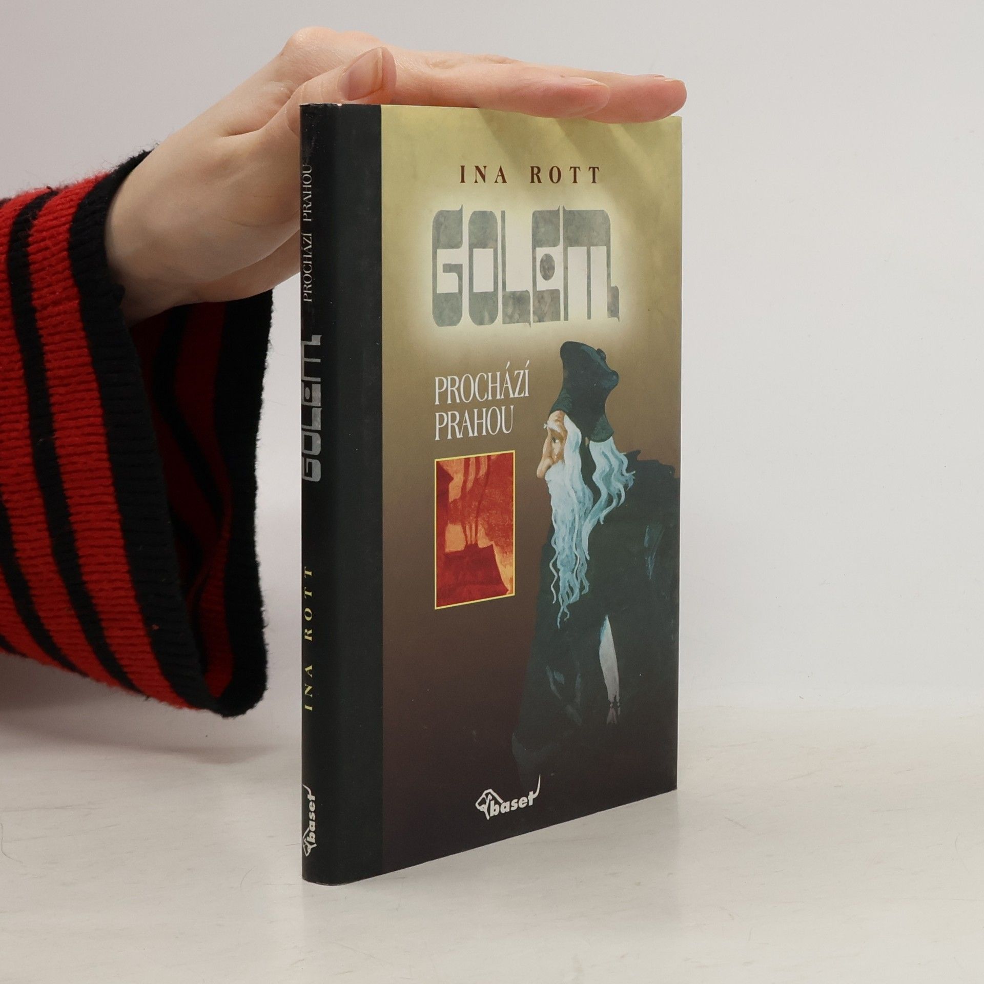 Inna Mirovská Golem prochází Prahou