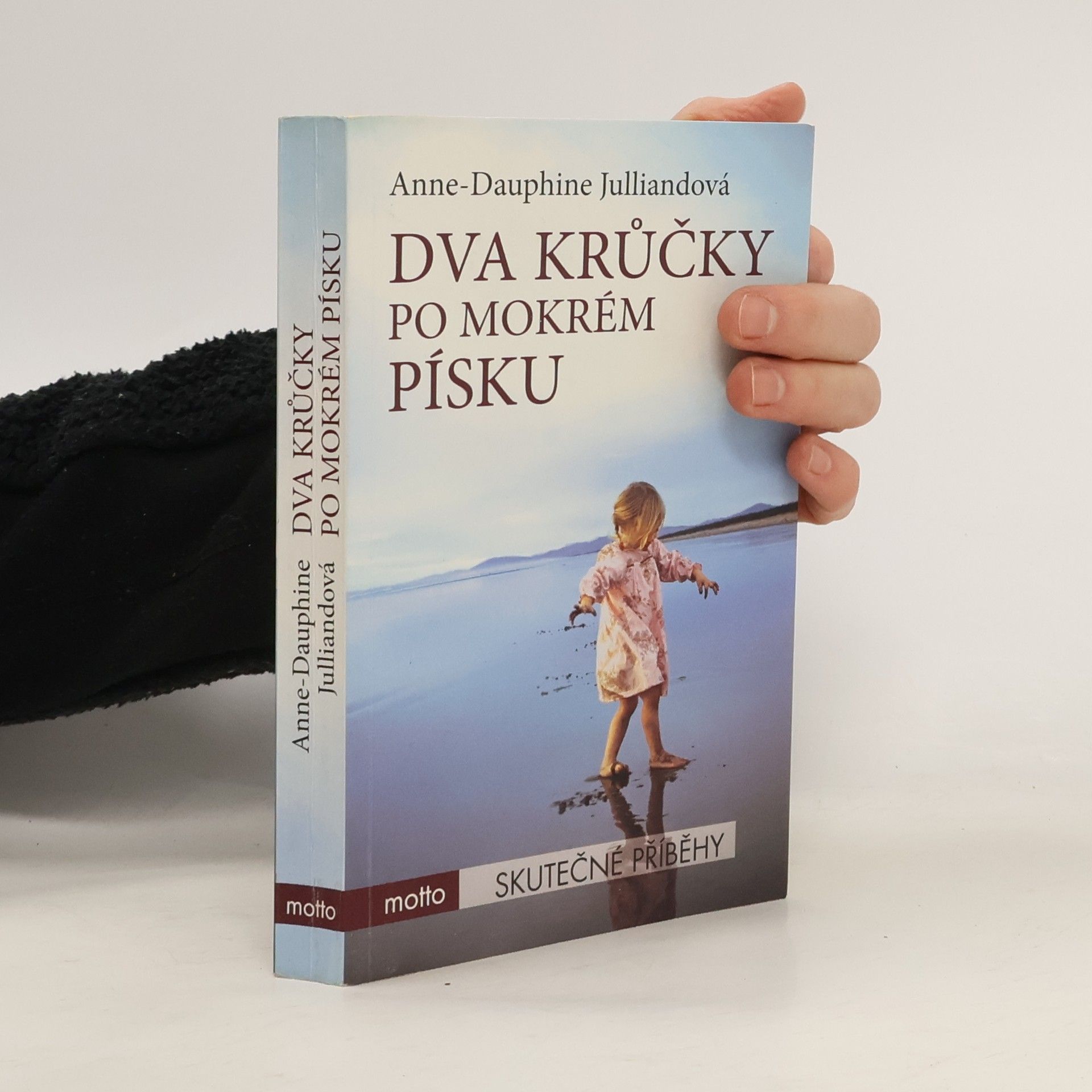 Anne-Dauphine Julliand Dva krůčky po mokrém písku