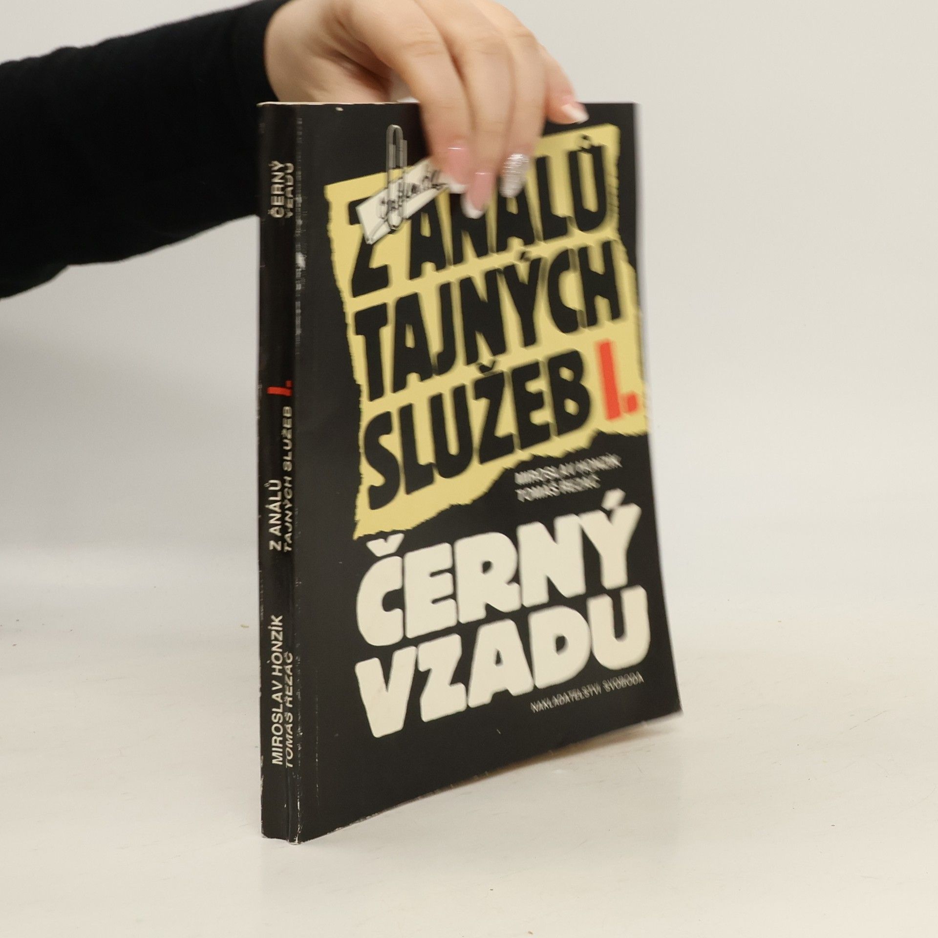 Z análů tajných služeb I. Černý vzadu