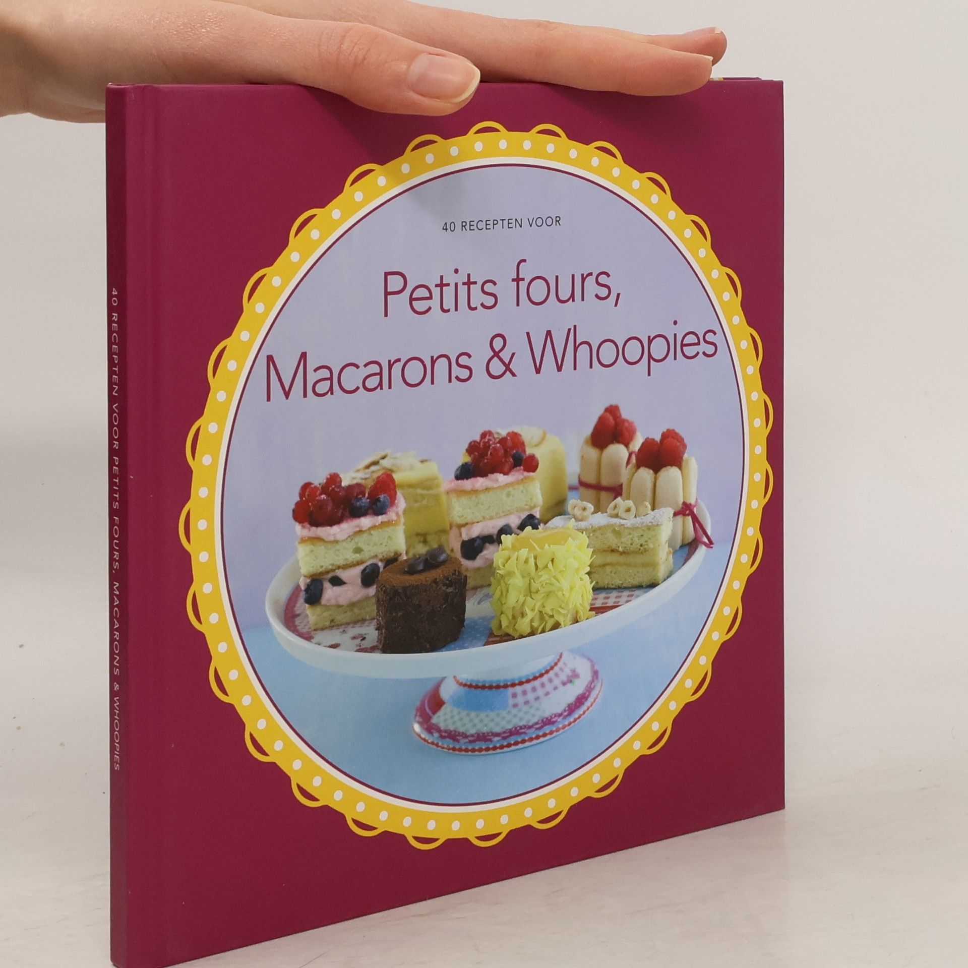 Kolektiv autorů Petits fours, Macarons & Whoopies