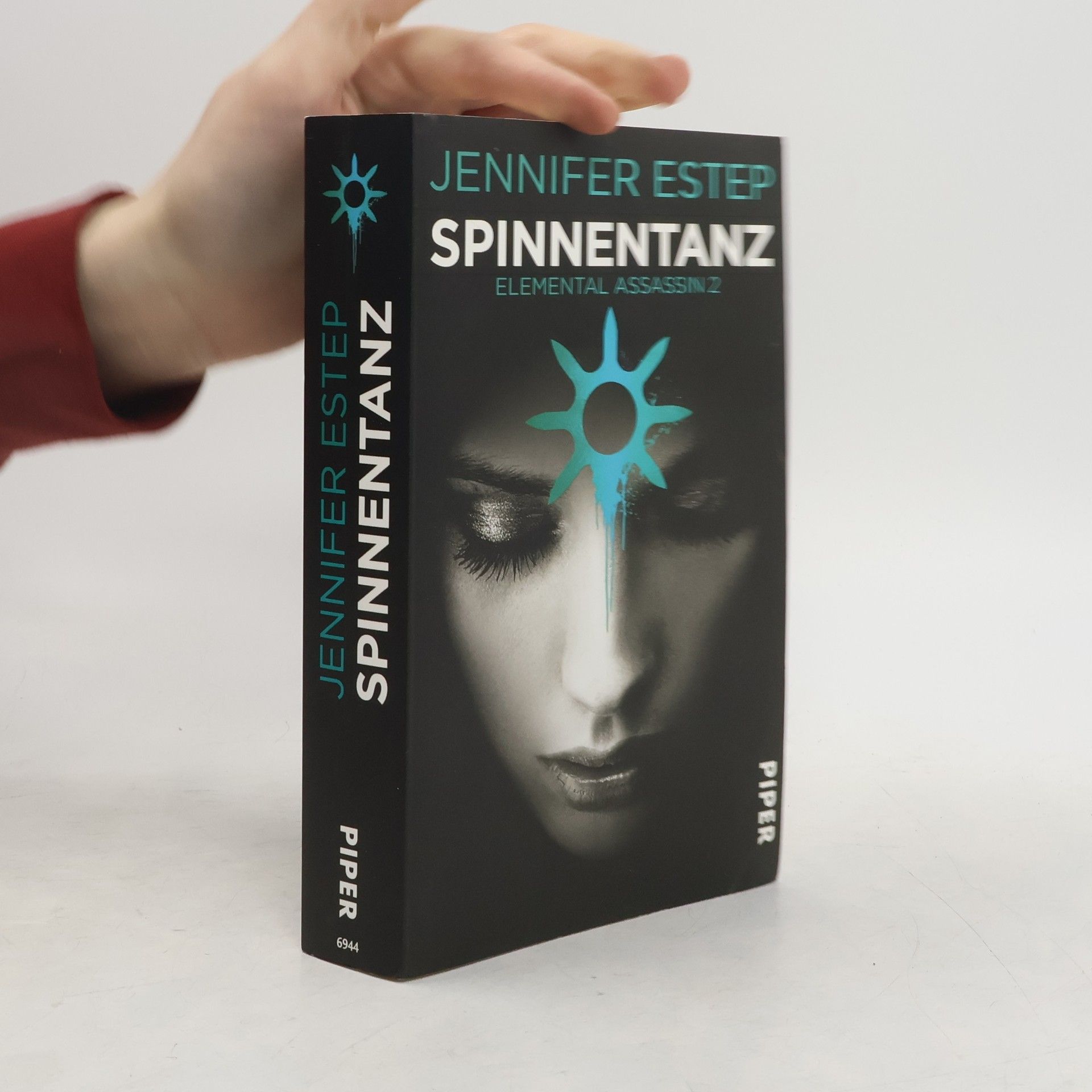 Jennifer Estep Spinnentanz