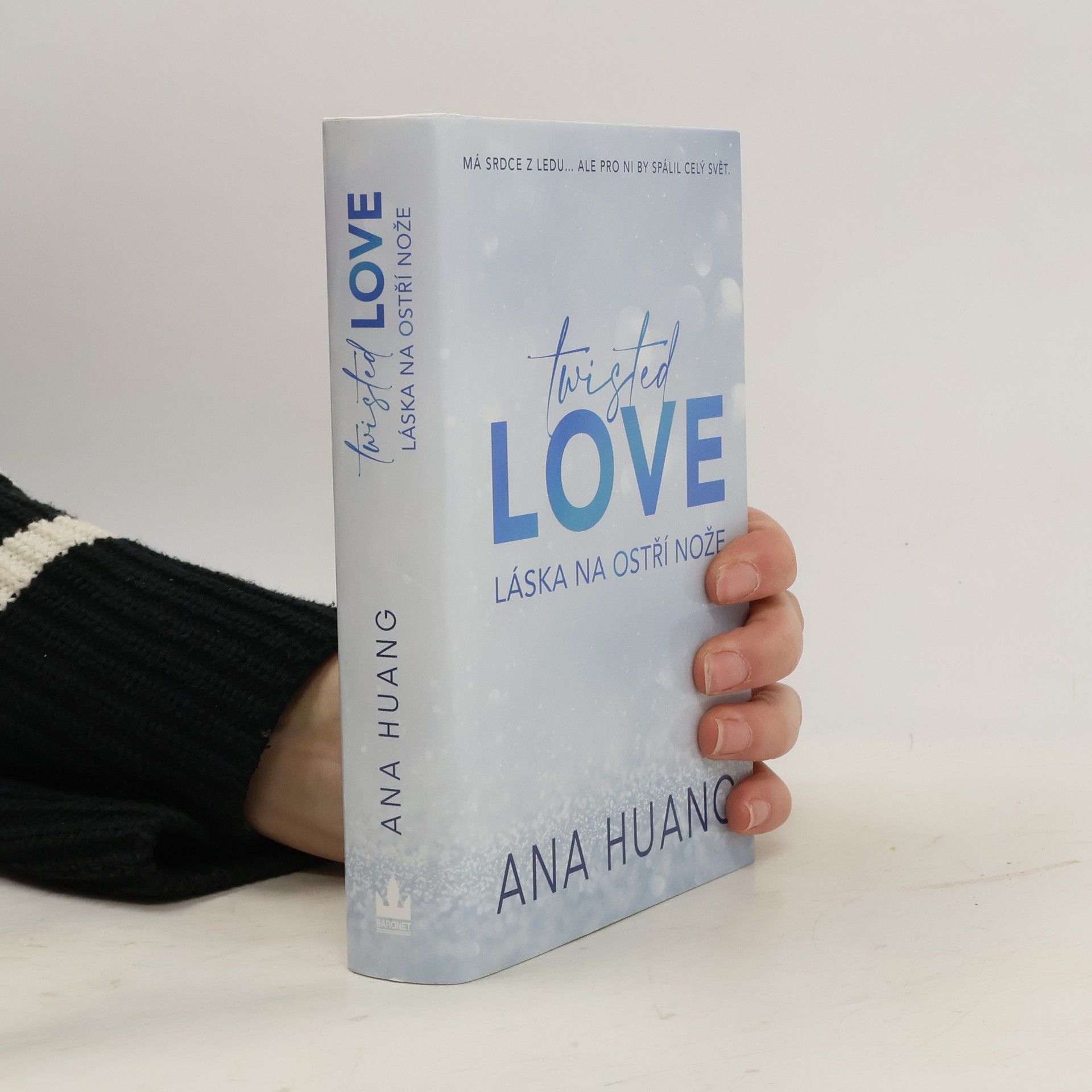 Ana Huang Twisted Love. Láska na ostří nože