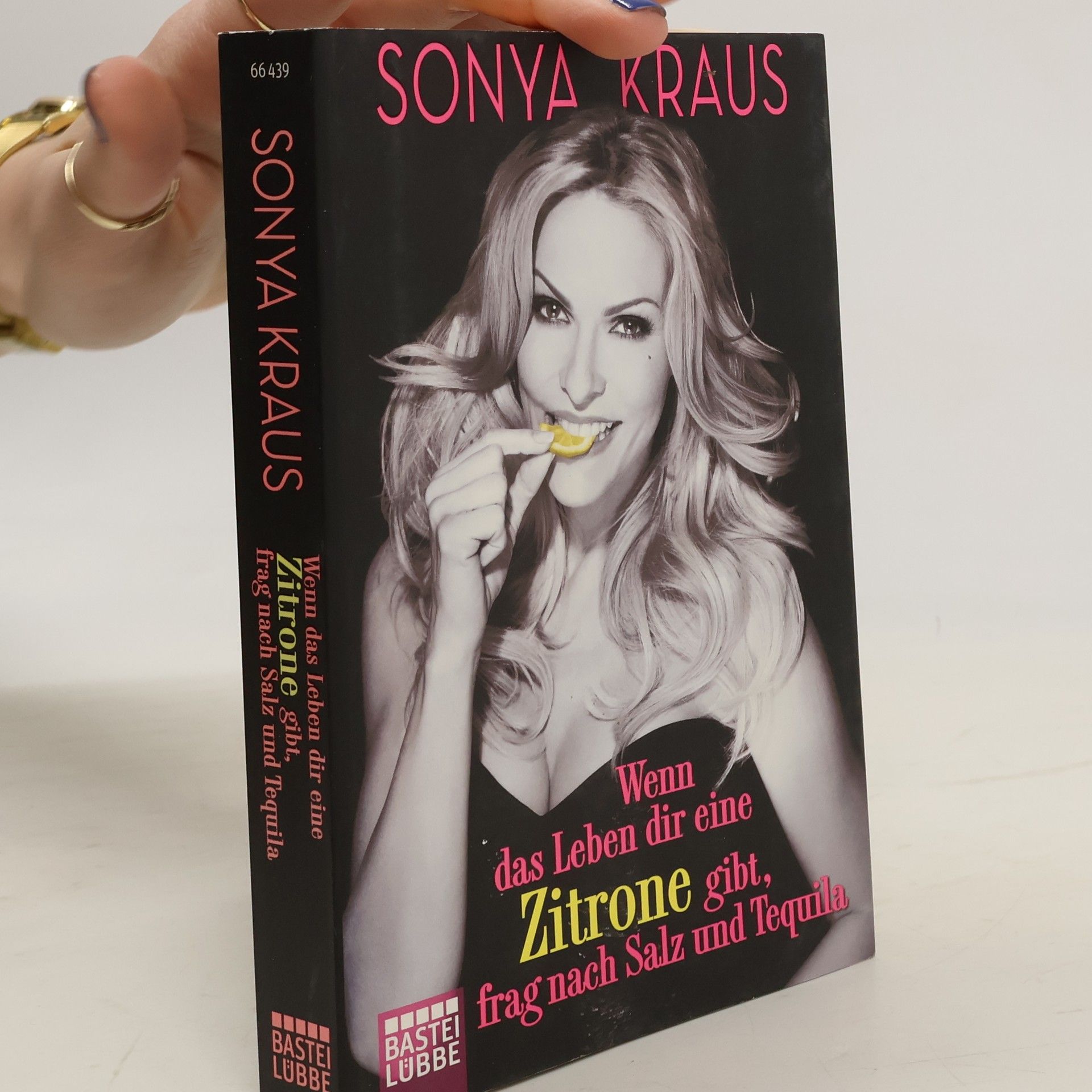 Wenn das Leben dir eine Zitrone gibt, frag nach Salz und Tequila