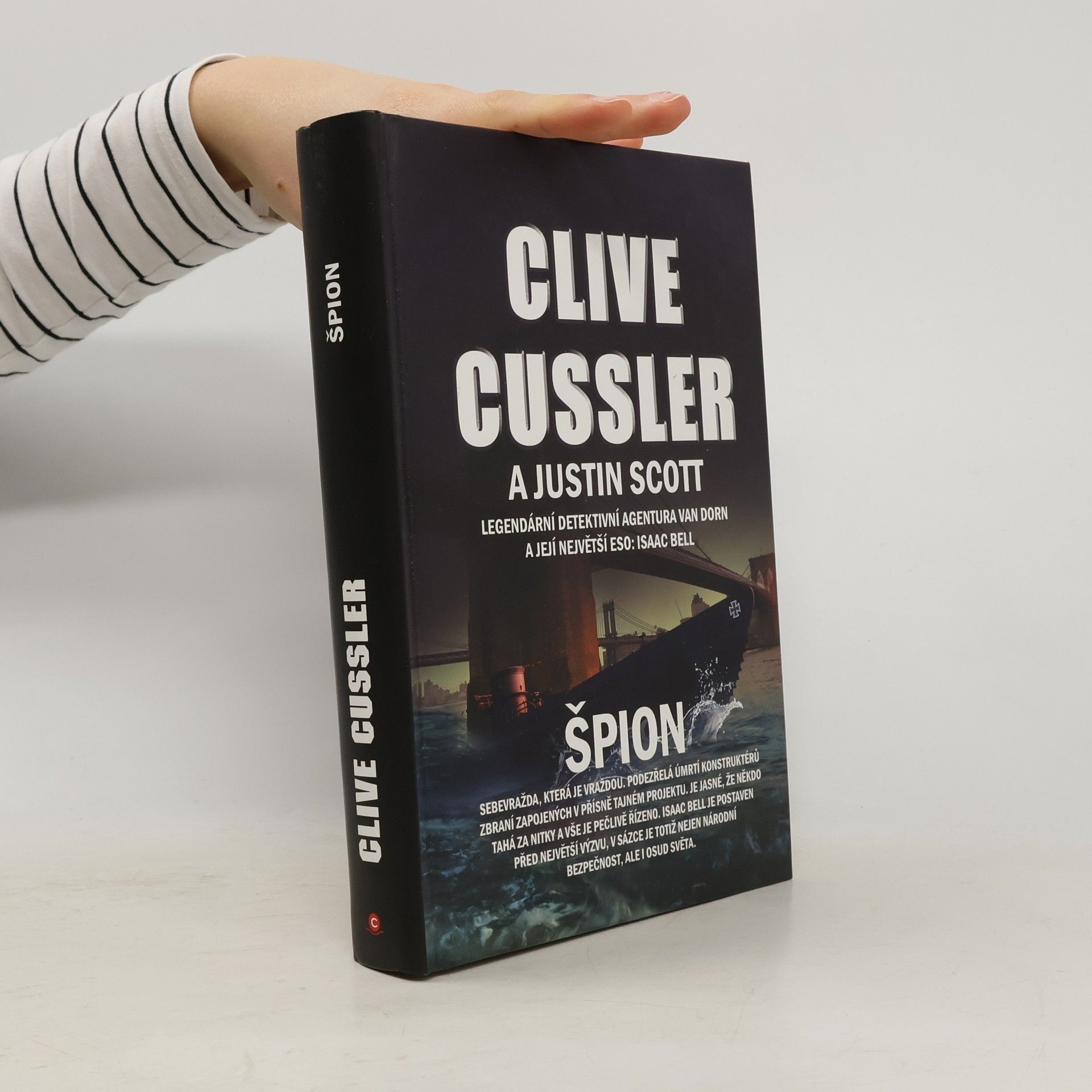 Clive Cussler Špion : román ze série Isaac Bell