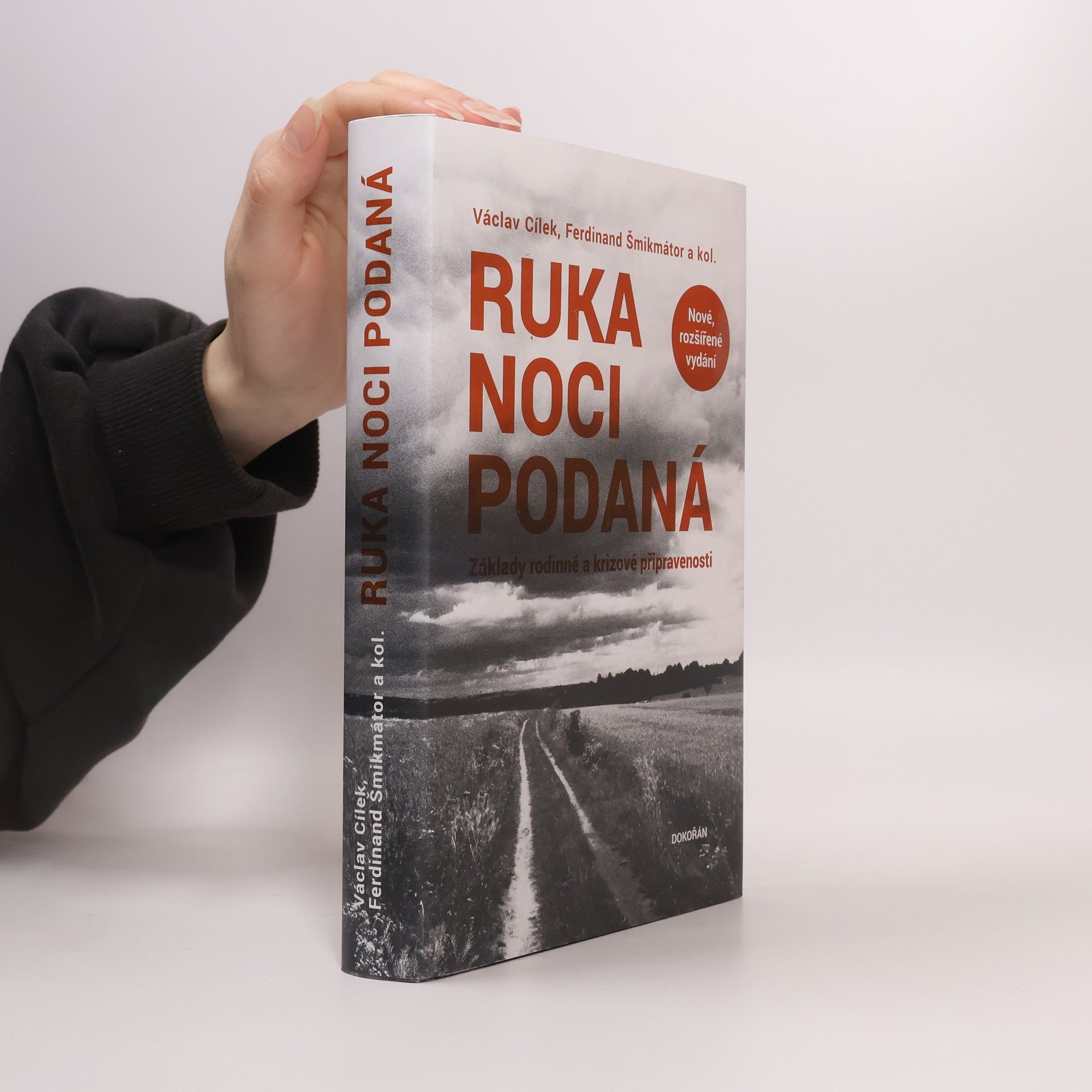 Václav Cílek Ruka noci podaná - Základy rodinné a krizové připravenosti