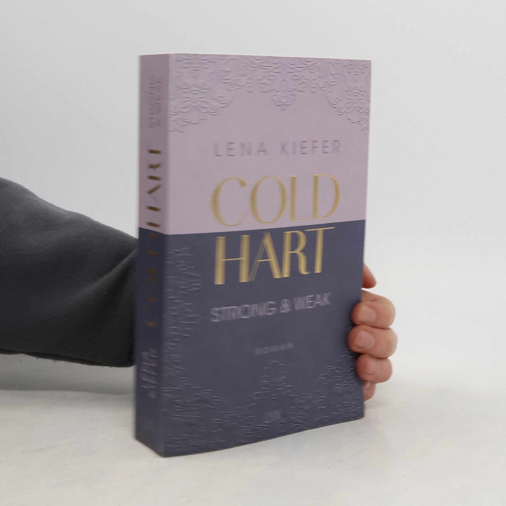 Lena Kiefer Strong & Weak