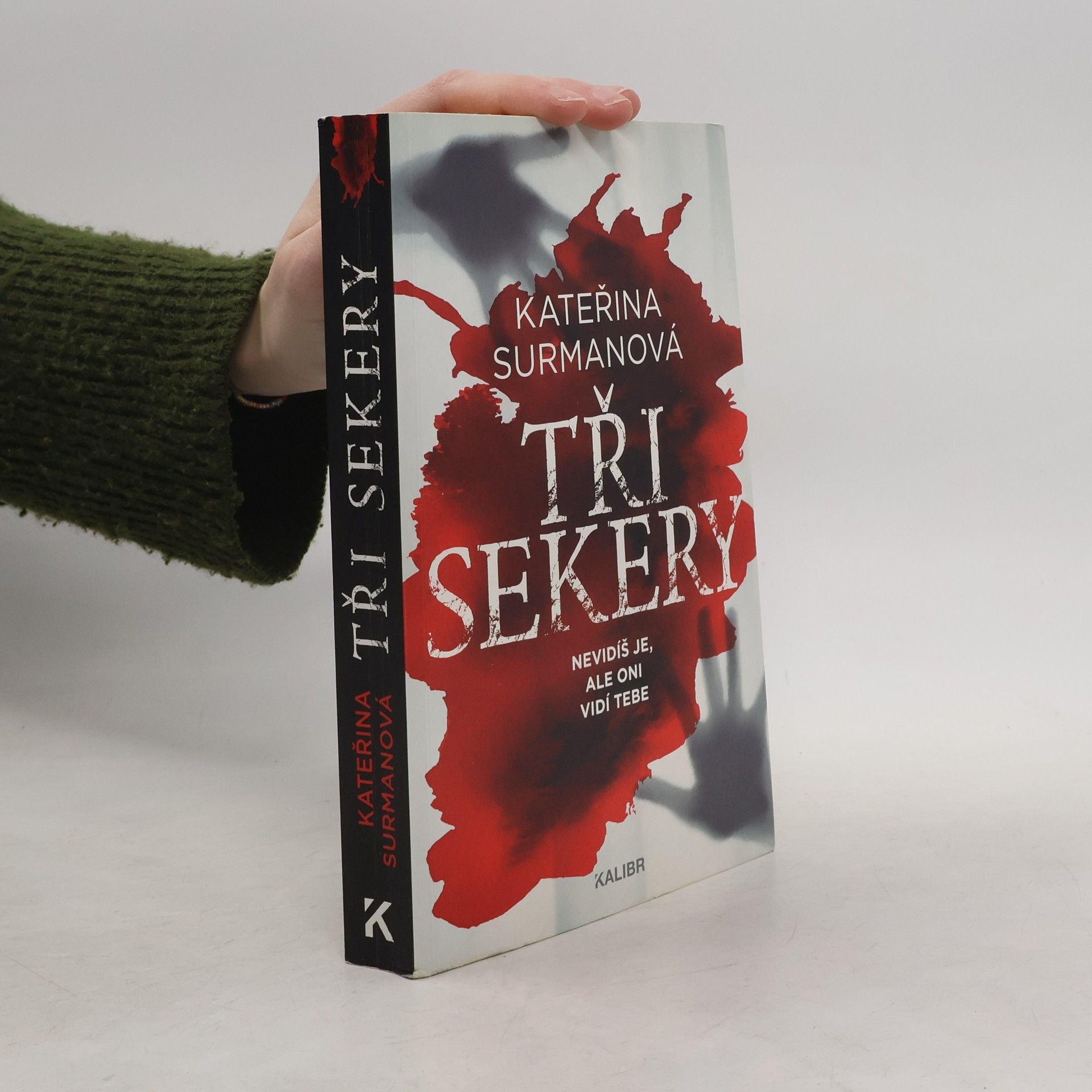 Kateřina Surmanová Tři Sekery. Nevidíš je, ale oni vidí tebe