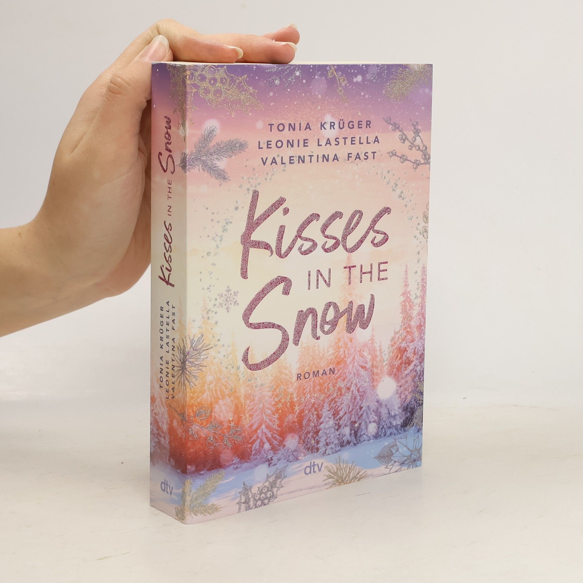 Leonie Lastella Kisses in the Snow