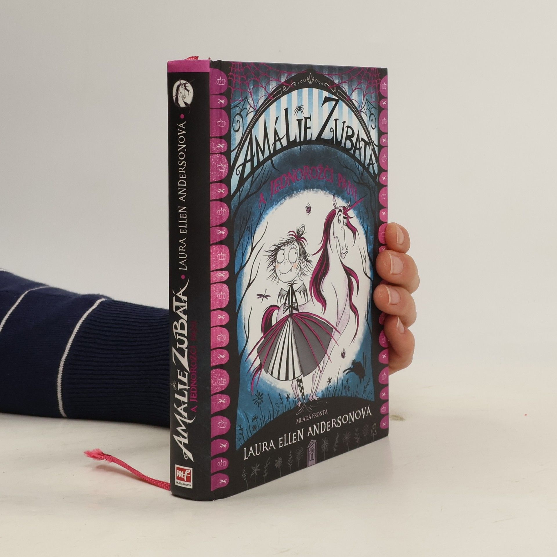 Laura Ellen Anderson Amálie Zubatá a jednorožčí páni