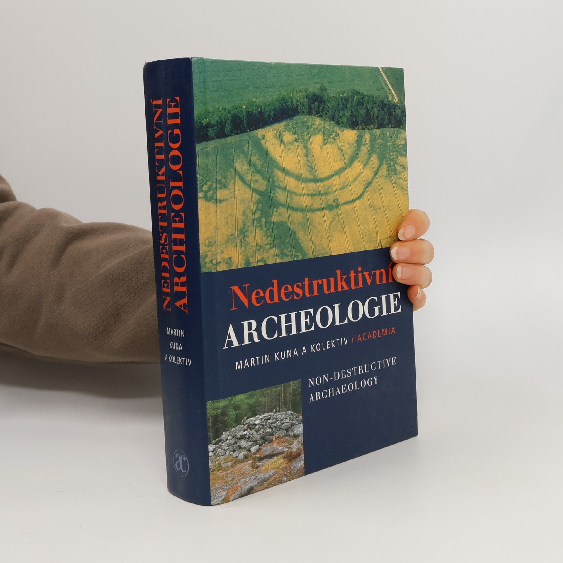 Martin Kuna Nedestruktivní archeologie. Teorie, metody a cíle.
