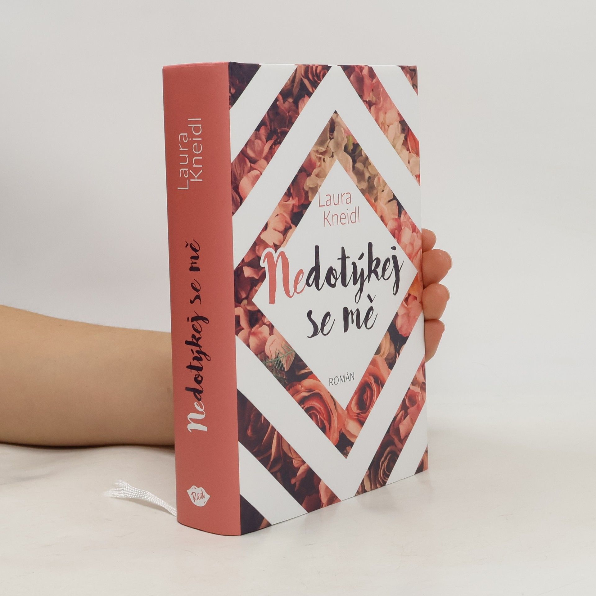 Laura Kneidl Nedotýkej se mě