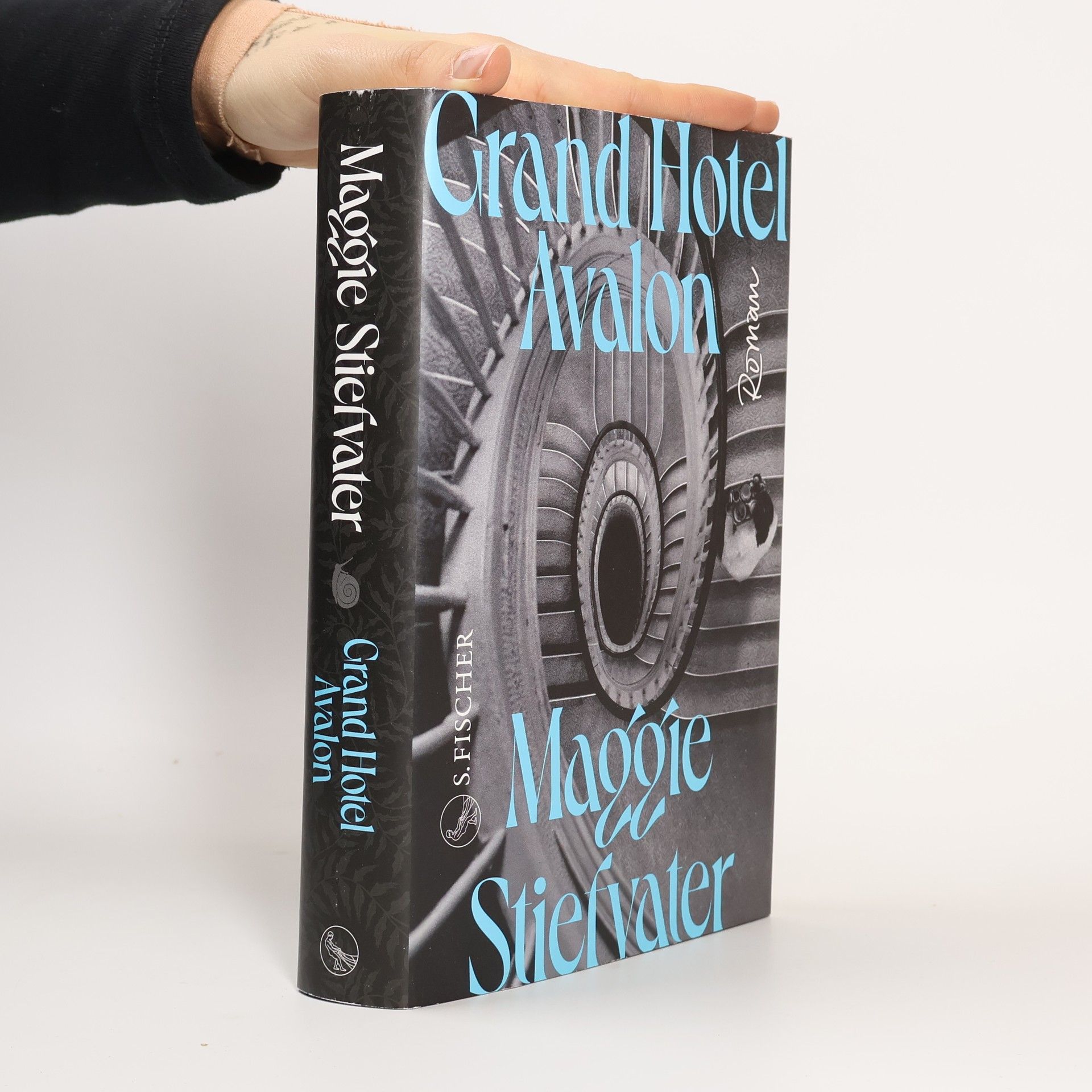Maggie Stiefvater Grand Hotel Avalon