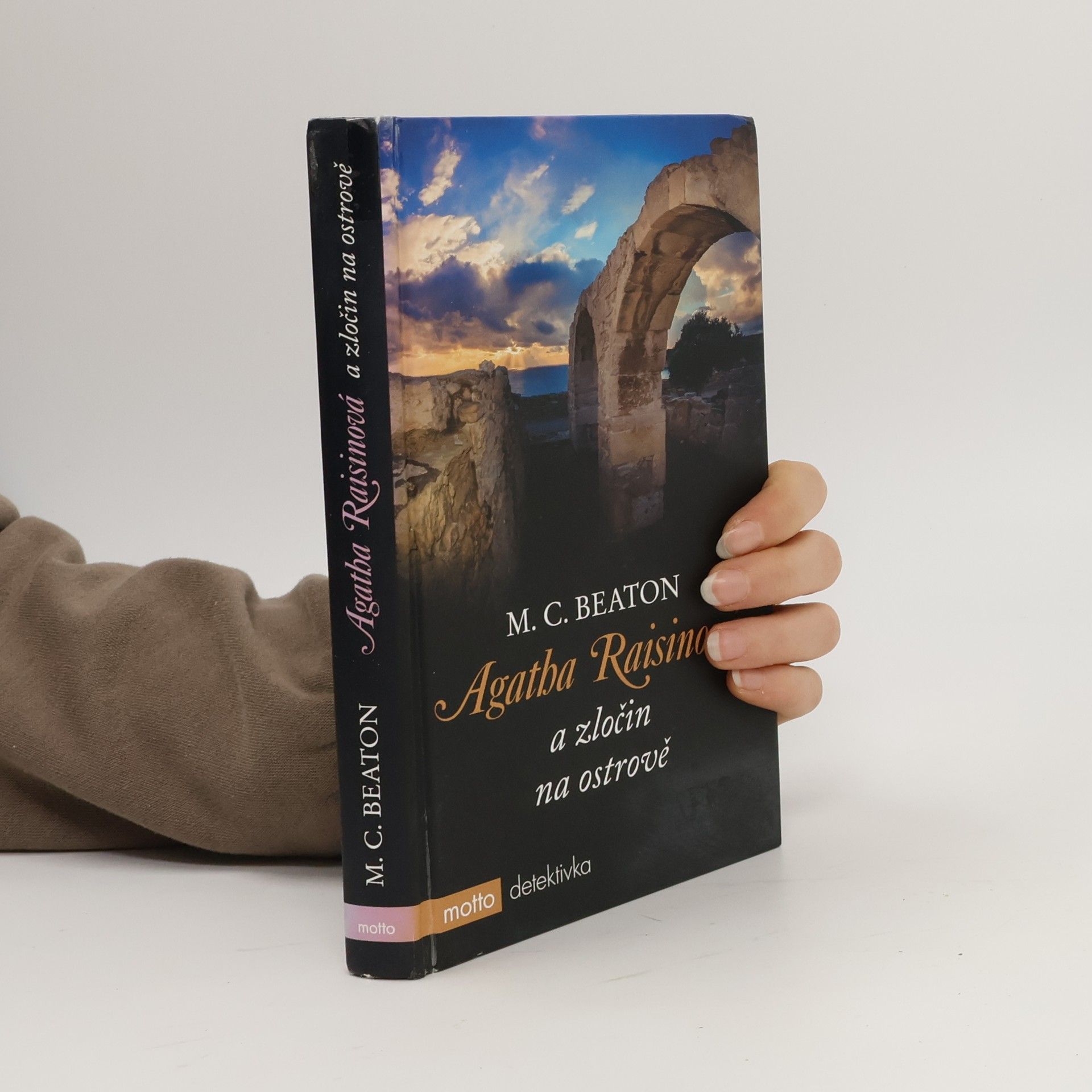 Agatha Raisinová a zločin na ostrově