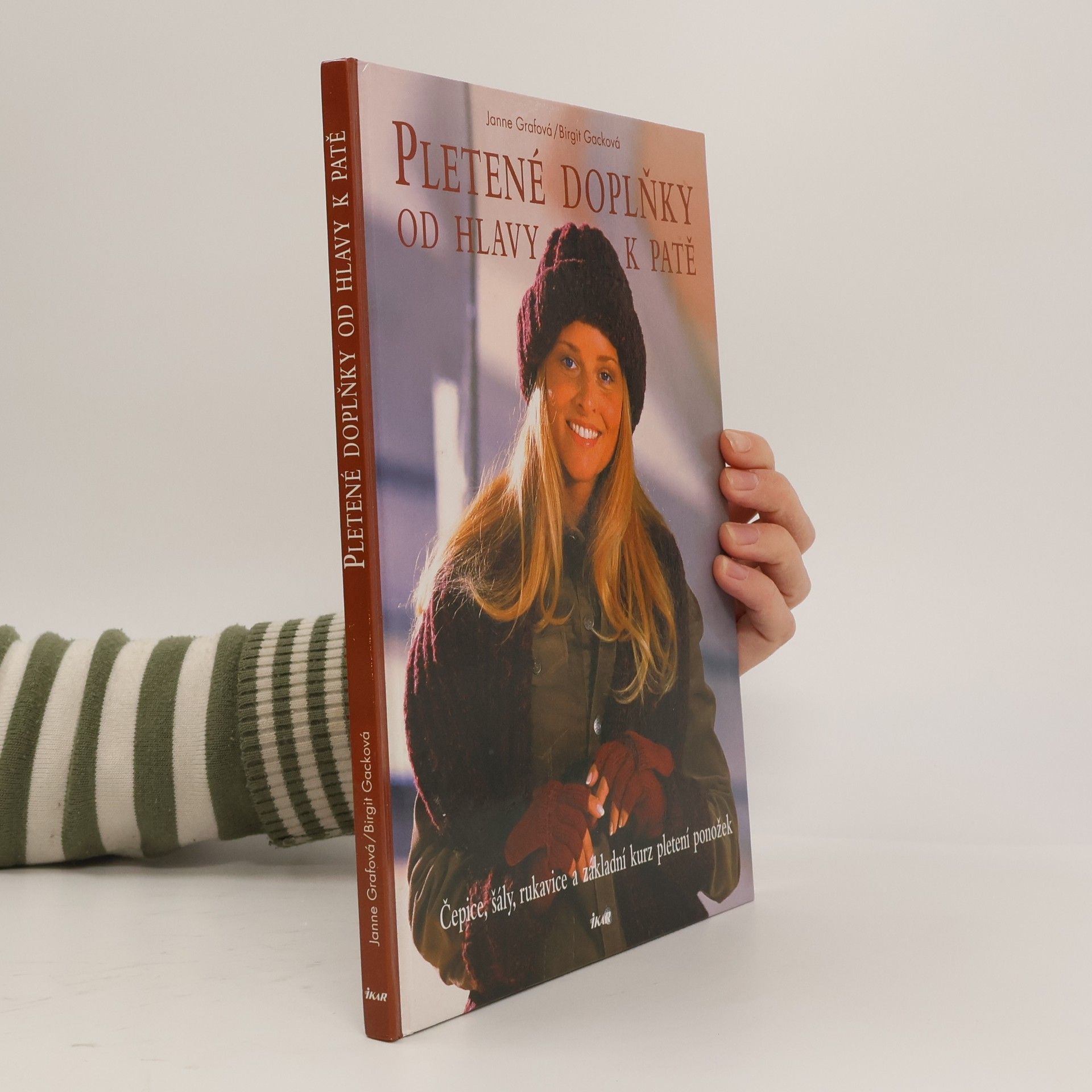 Janne Graf Pletené doplňky od hlavy k patě