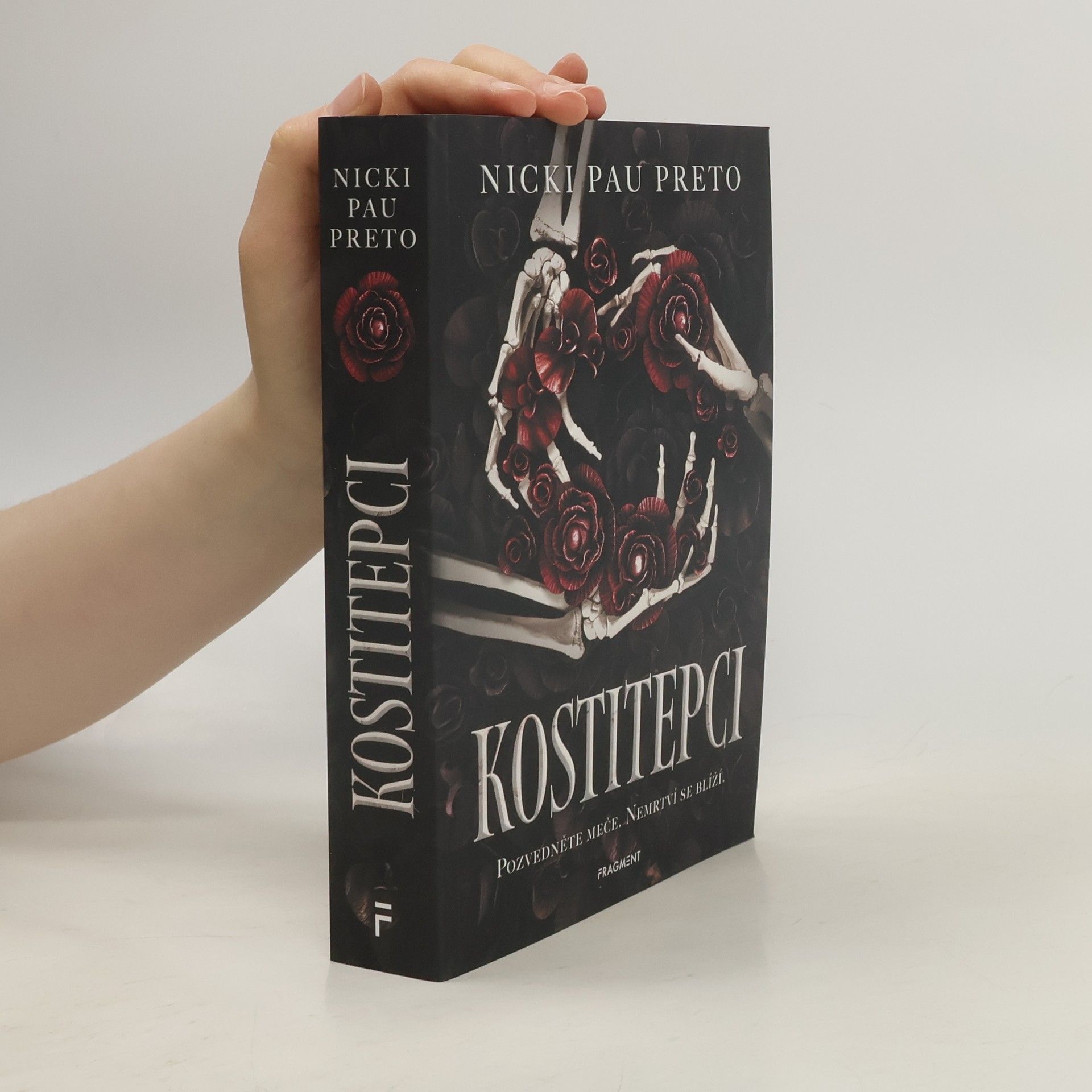 Nicki Pau Preto Kostitepci