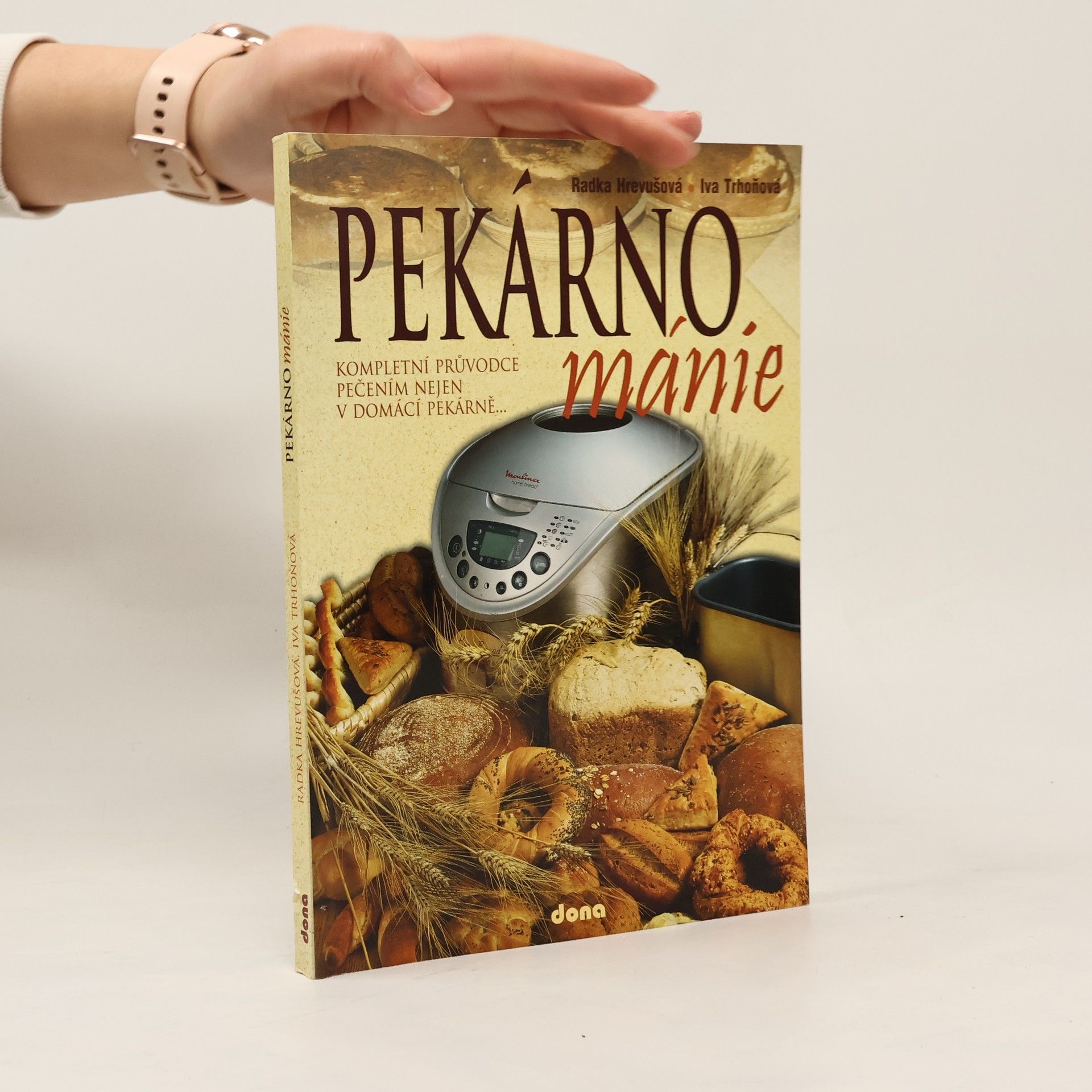 Radka Hrevušová Pekárnománie. Kompletní průvodce pečením nejen v domácí pekárně...