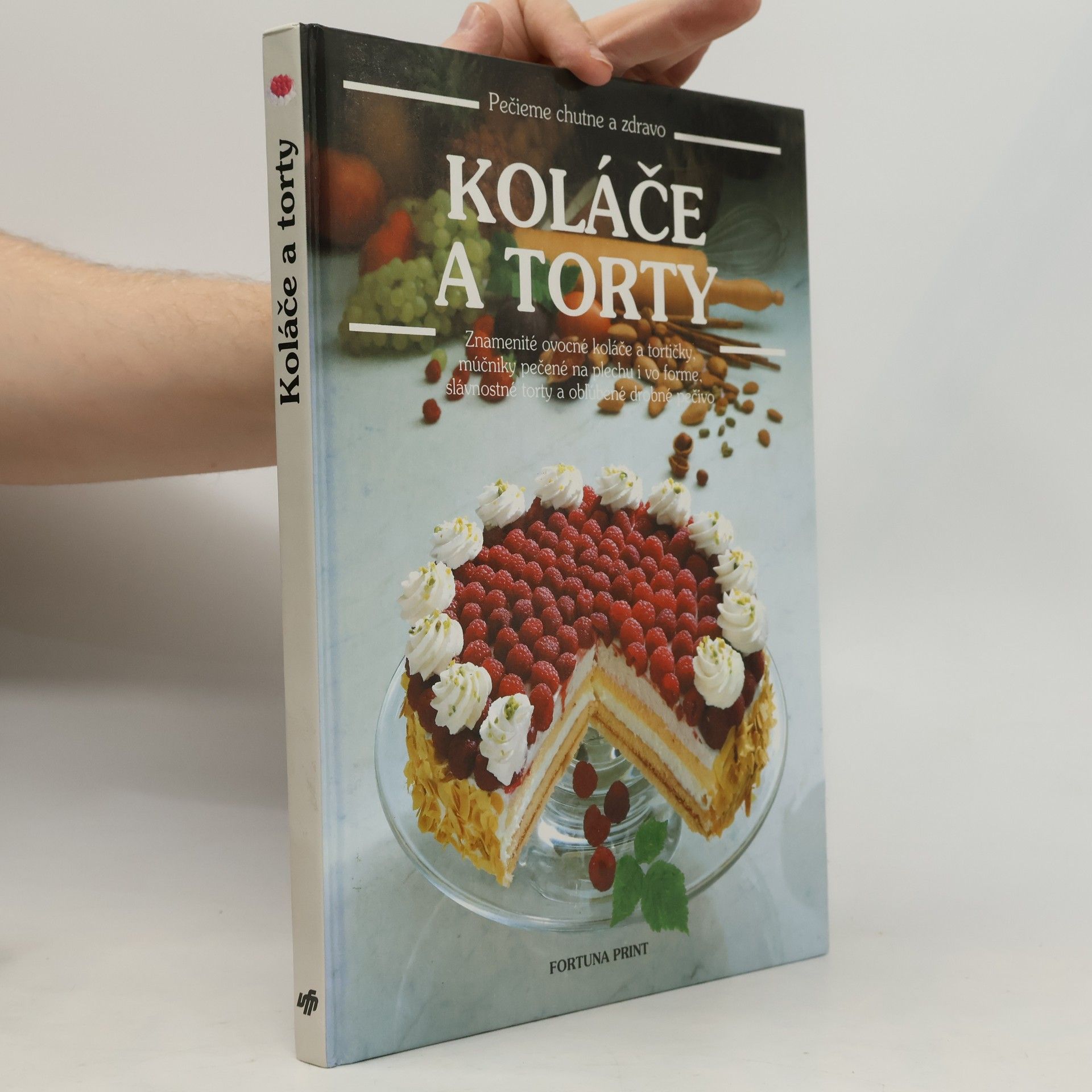 Kolektiv autorů Pečeme chutne a zdravo: Koláče a torty