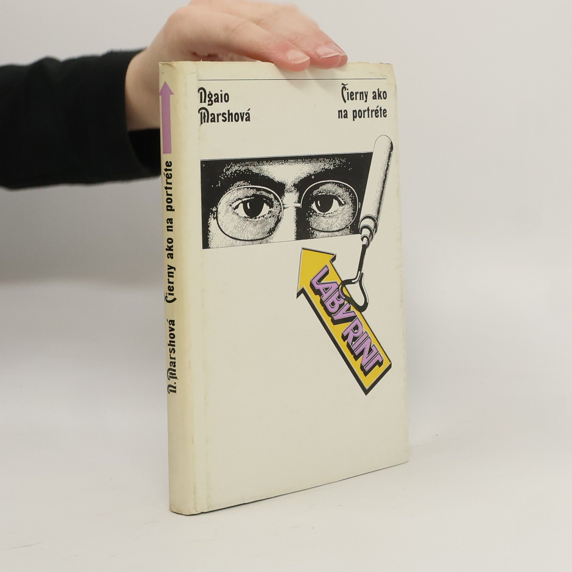 Ngaio Marsh Čierny ako na portréte