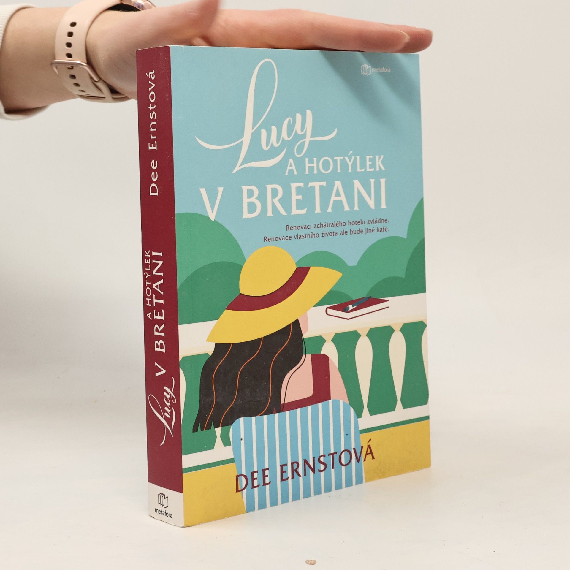 Dee Ernst Lucy a hotýlek v Bretani