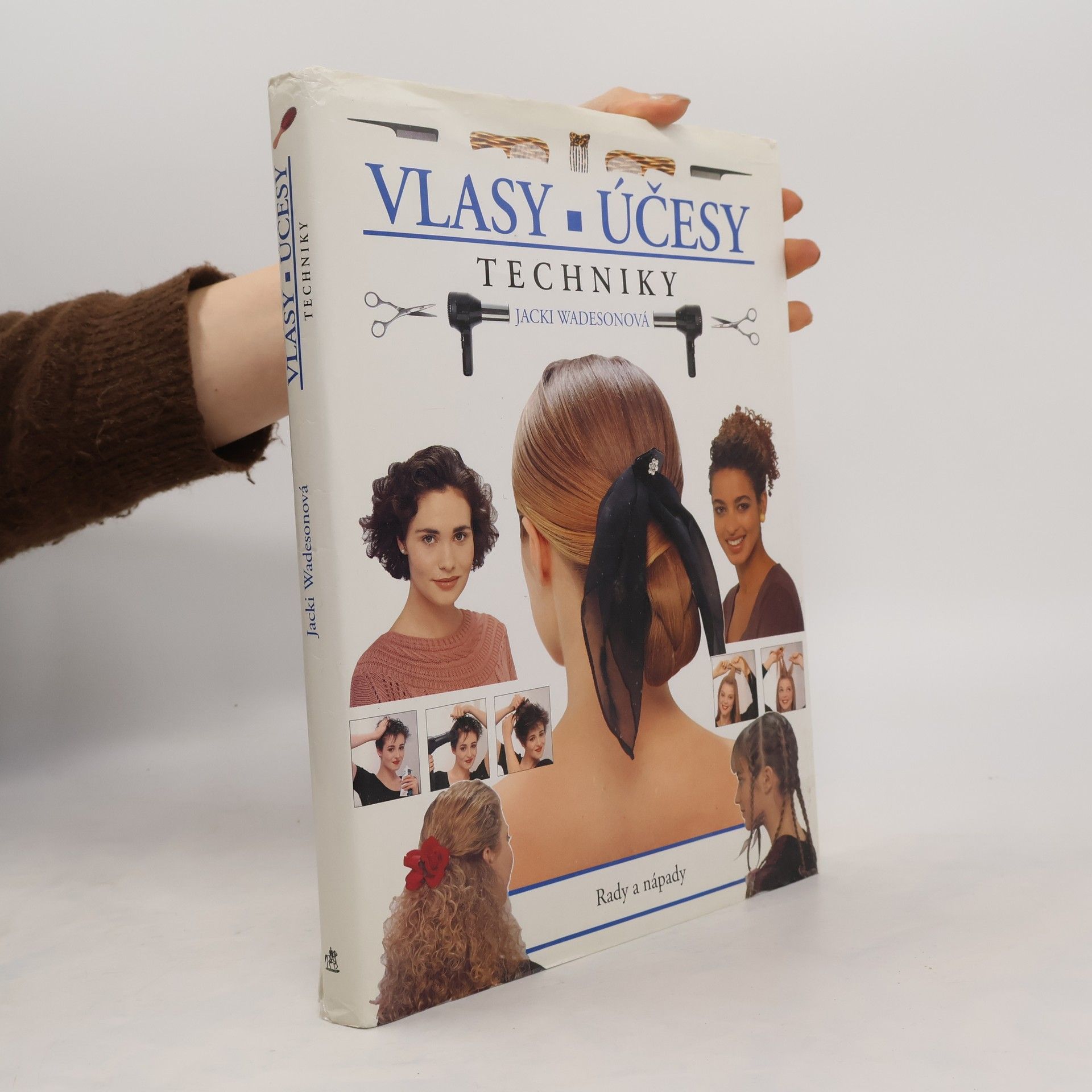 Jacki Wadeson Vlasy. Účesy. Techniky
