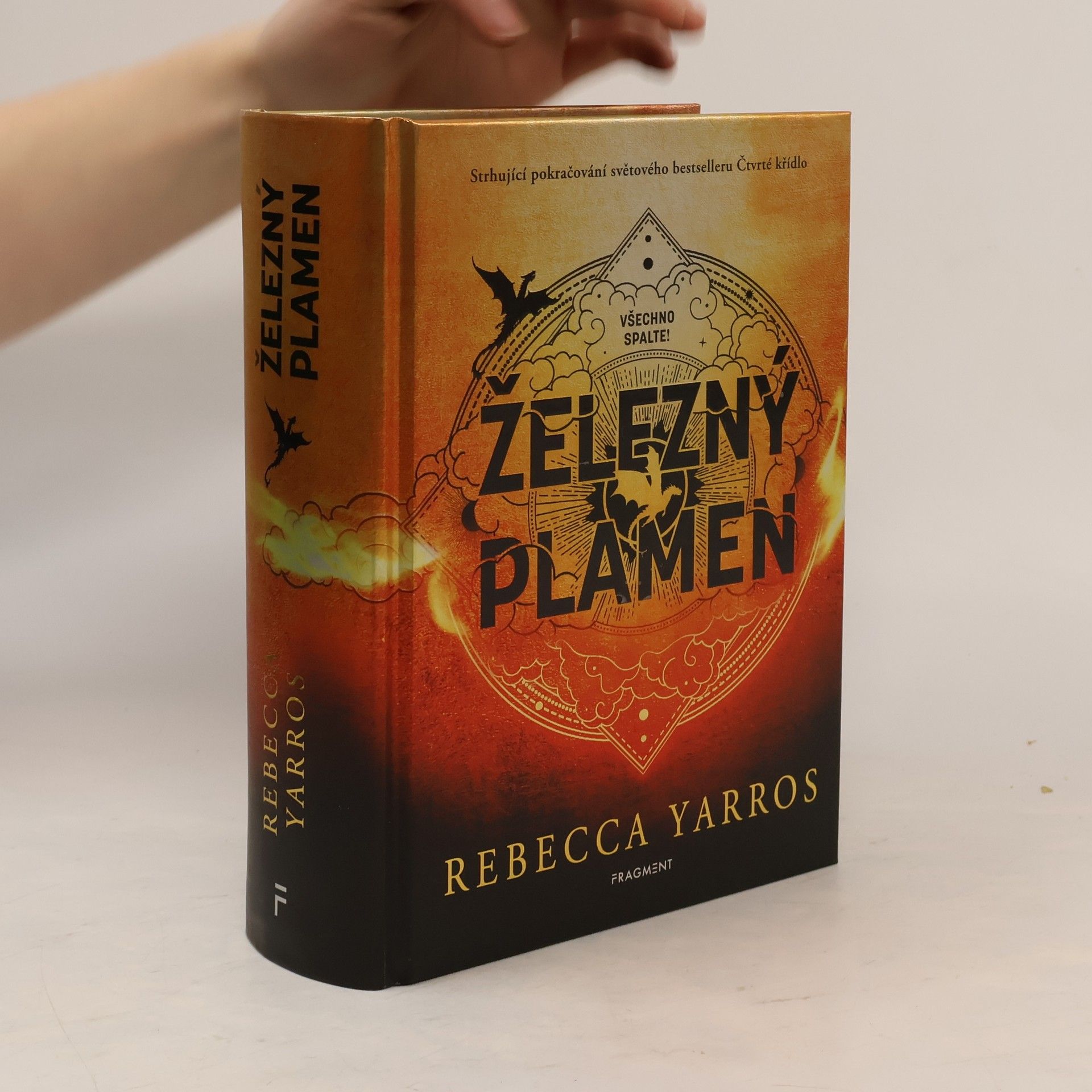 Rebecca Yarros Železný plamen