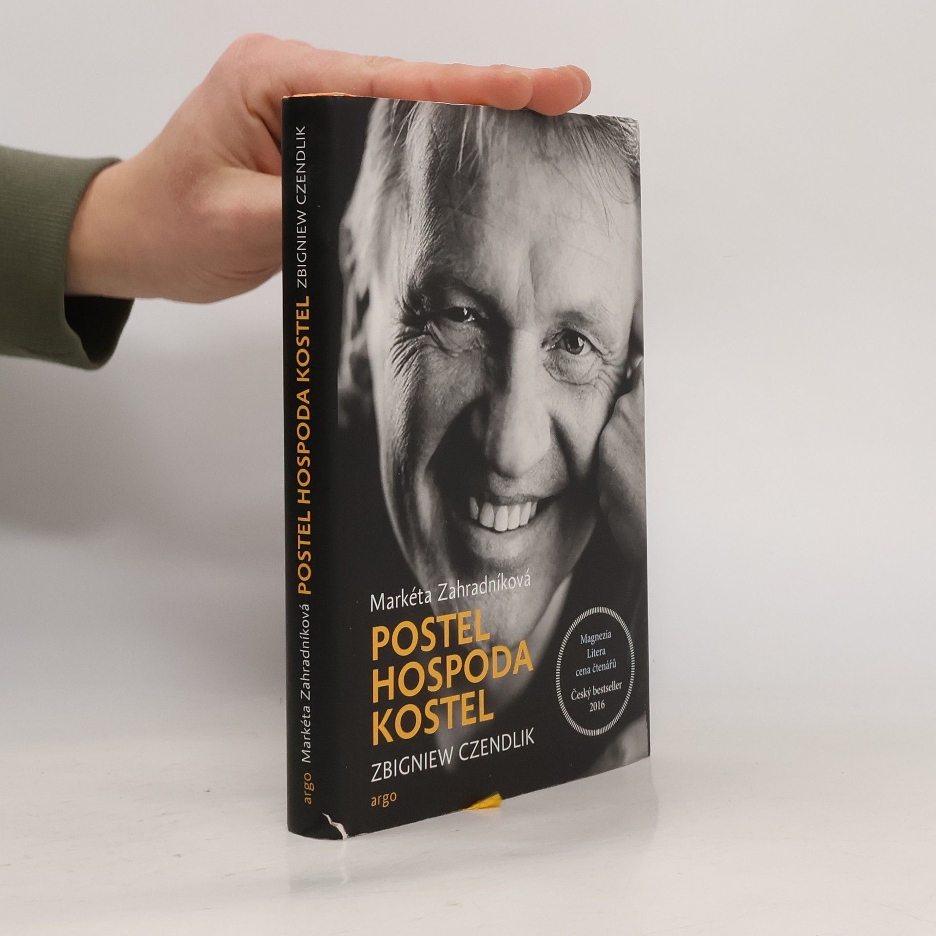 Zbigniew Czendlik Postel, hospoda, kostel