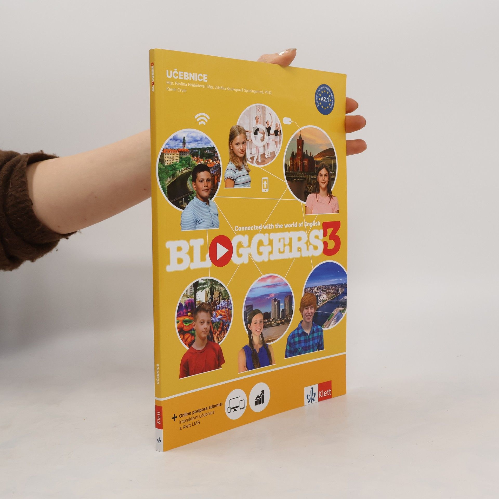 Zdeňka Španingerová Bloggers 3 : connected with the world of English. Učebnice