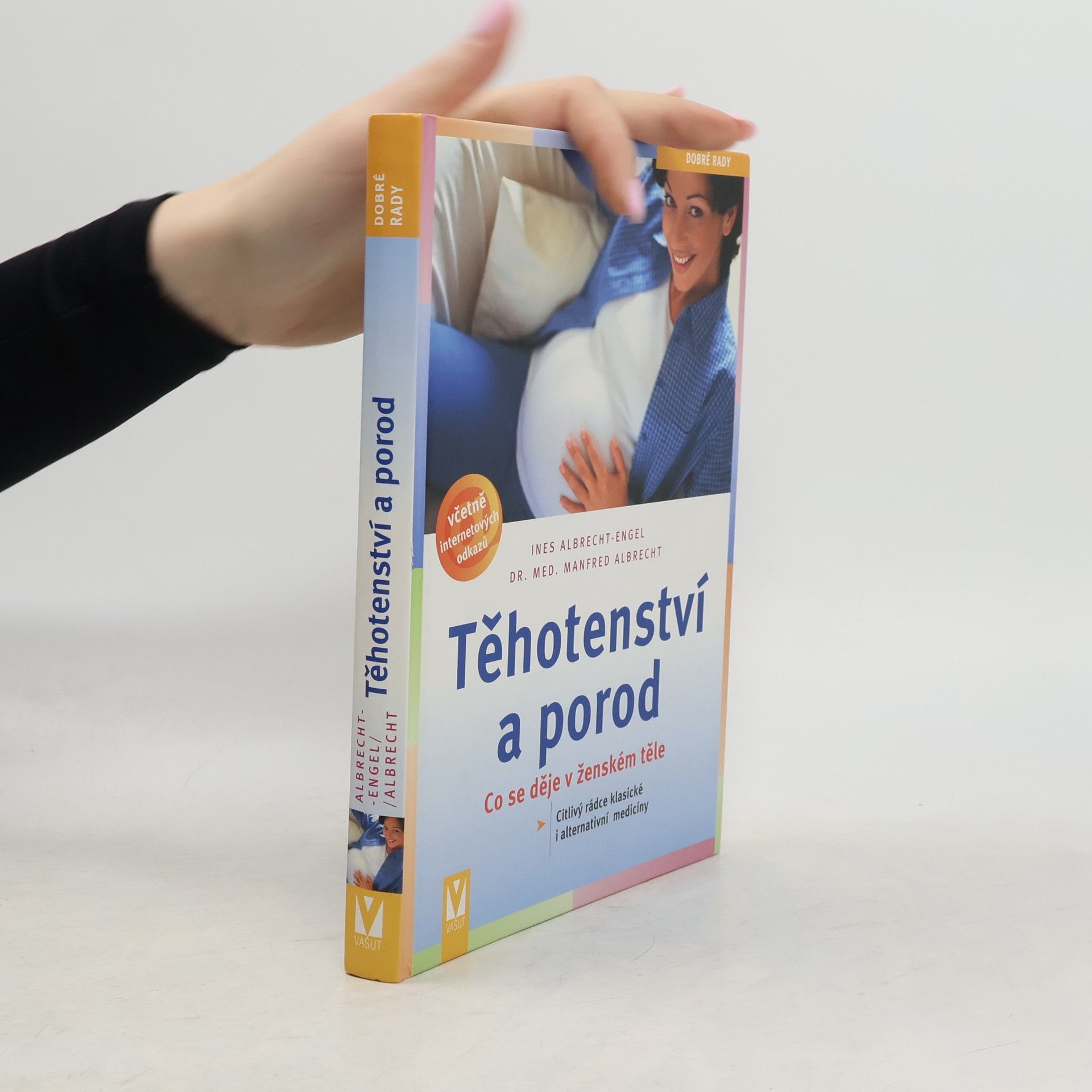 Těhotenství a porod: Co se děje v ženském těle měsíc za měsícem