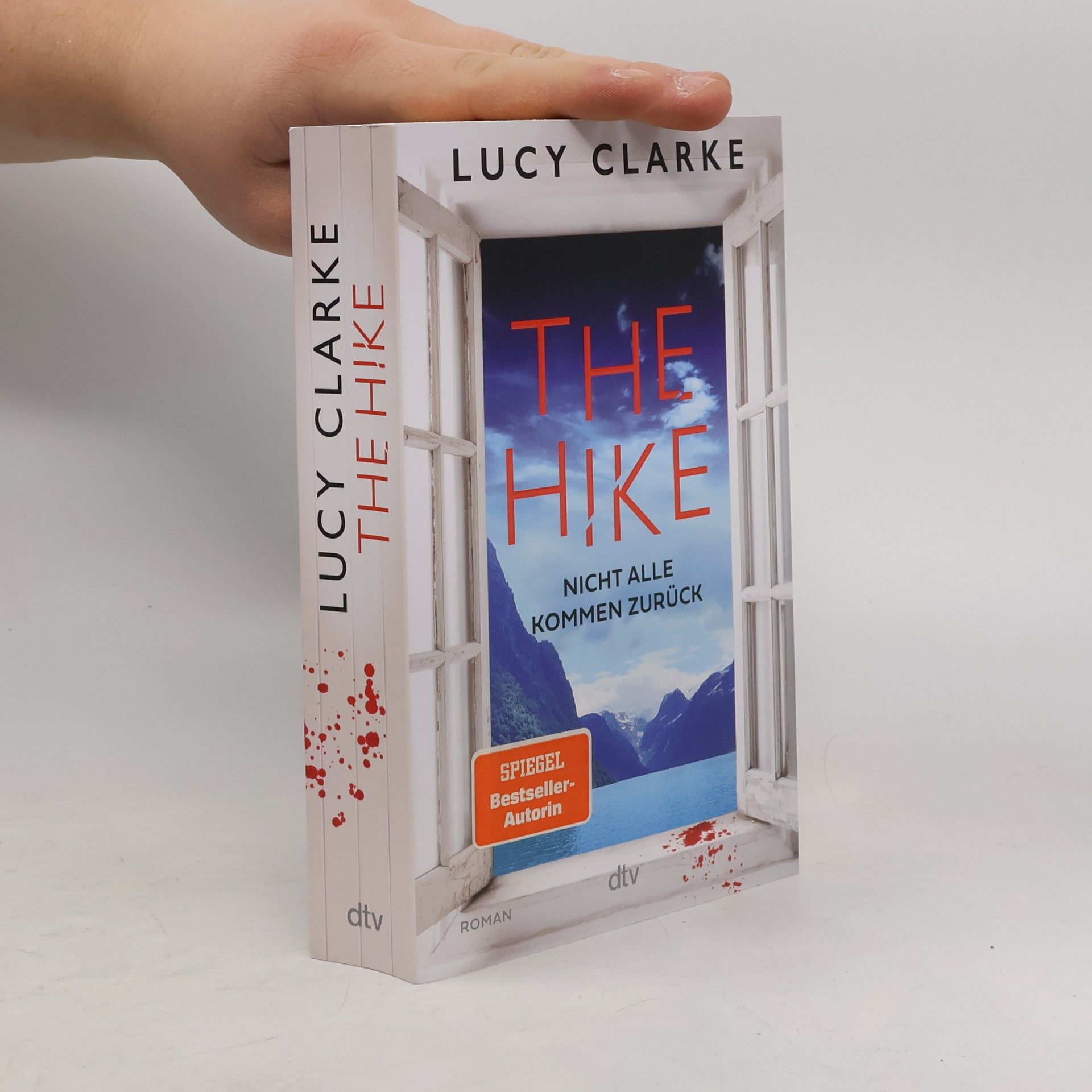 Lucy Clarke The Hike