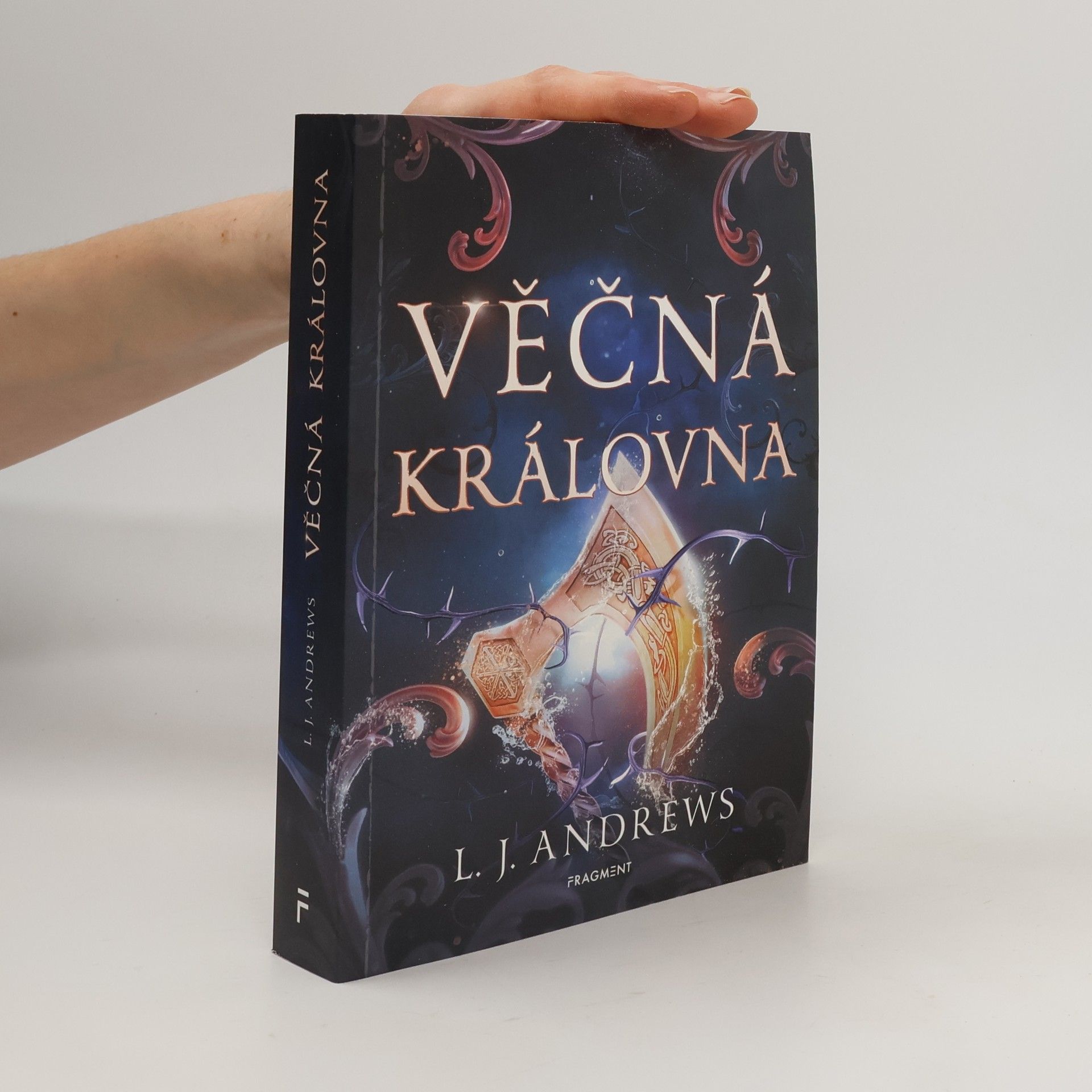 L. J. Andrews Věčná královna