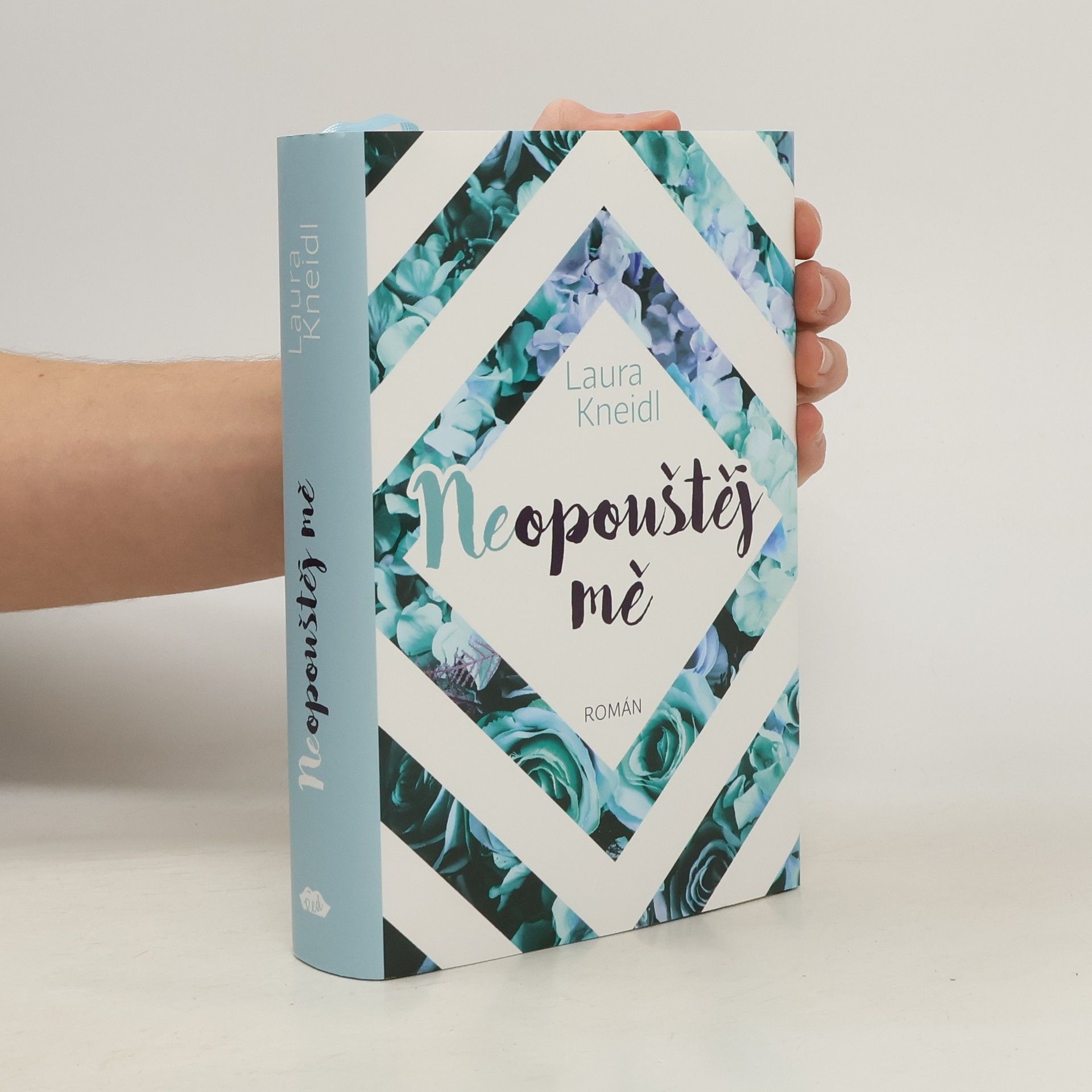 Laura Kneidl Neopouštěj mě