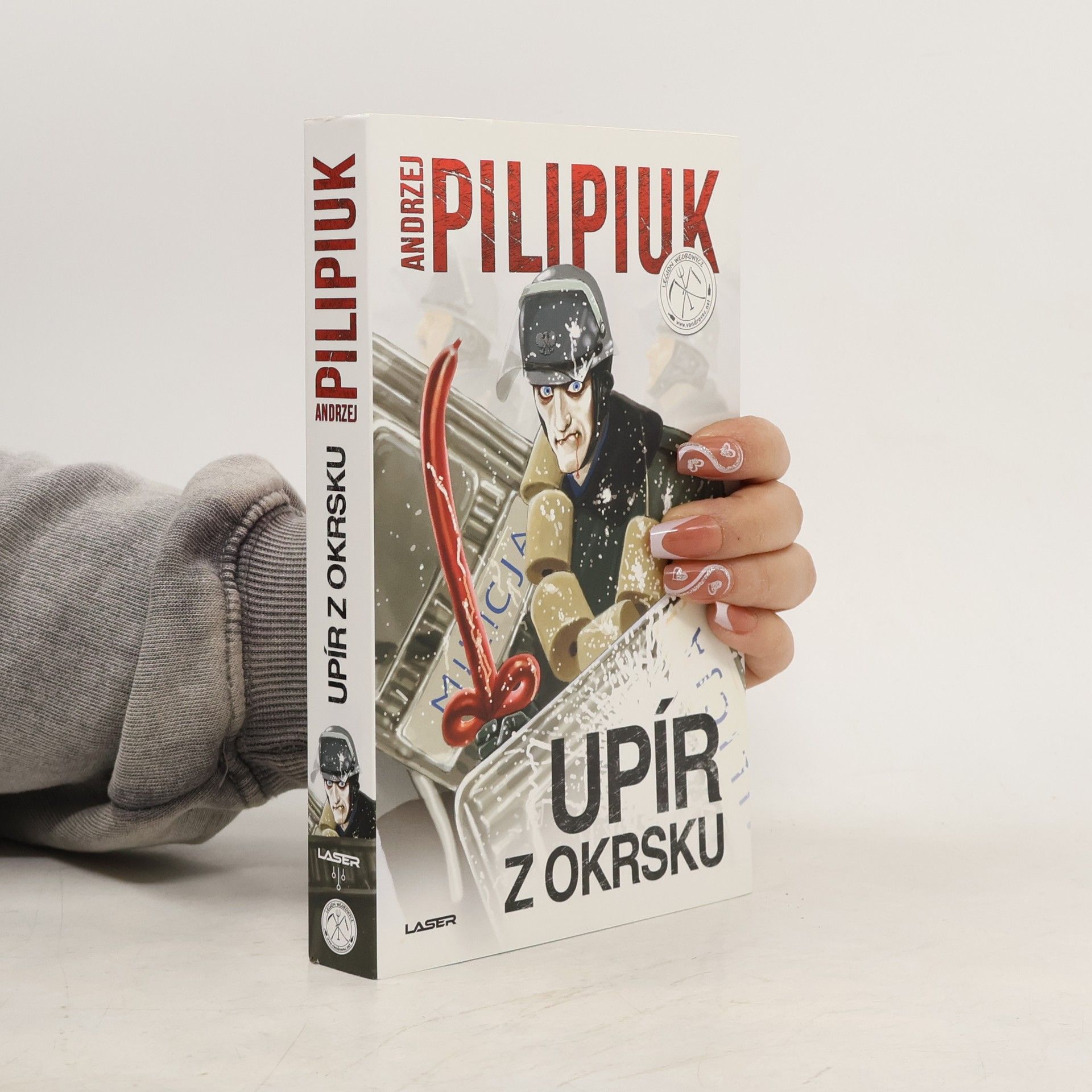 Andrzej Pilipiuk Upír z okrsku