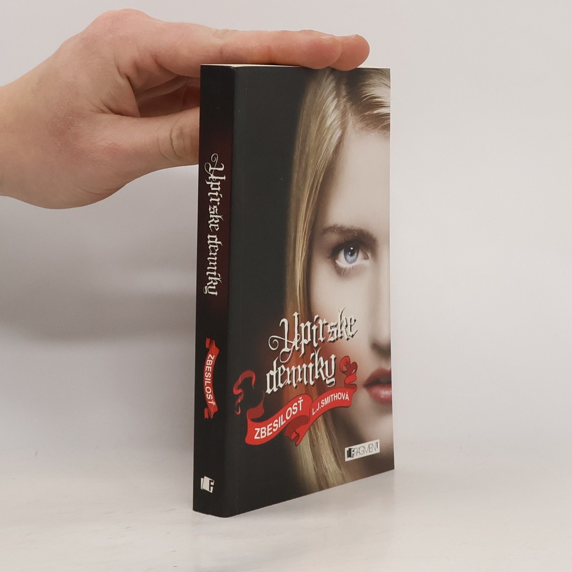 Lisa J. Smith Zbesilosť