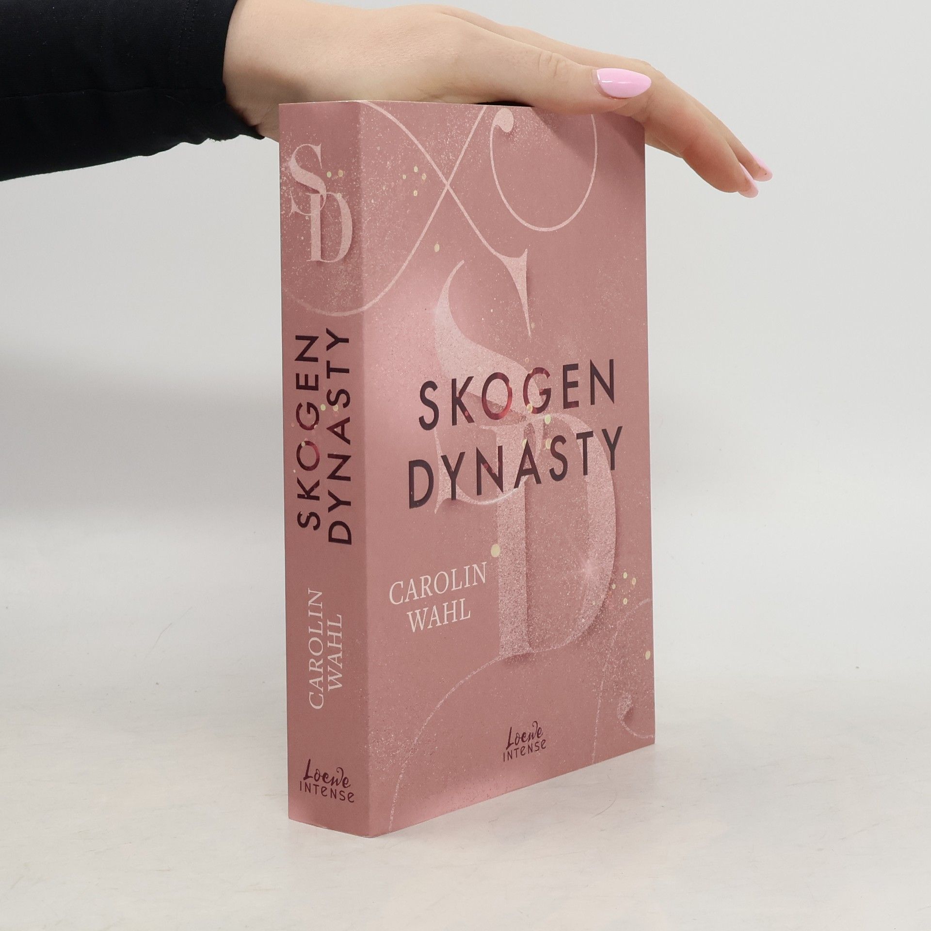 Crumbling Hearts 1. Skogen Dynasty