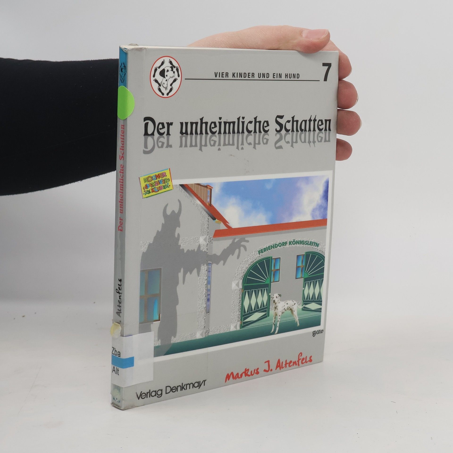 Vier Kinder und ein Hund