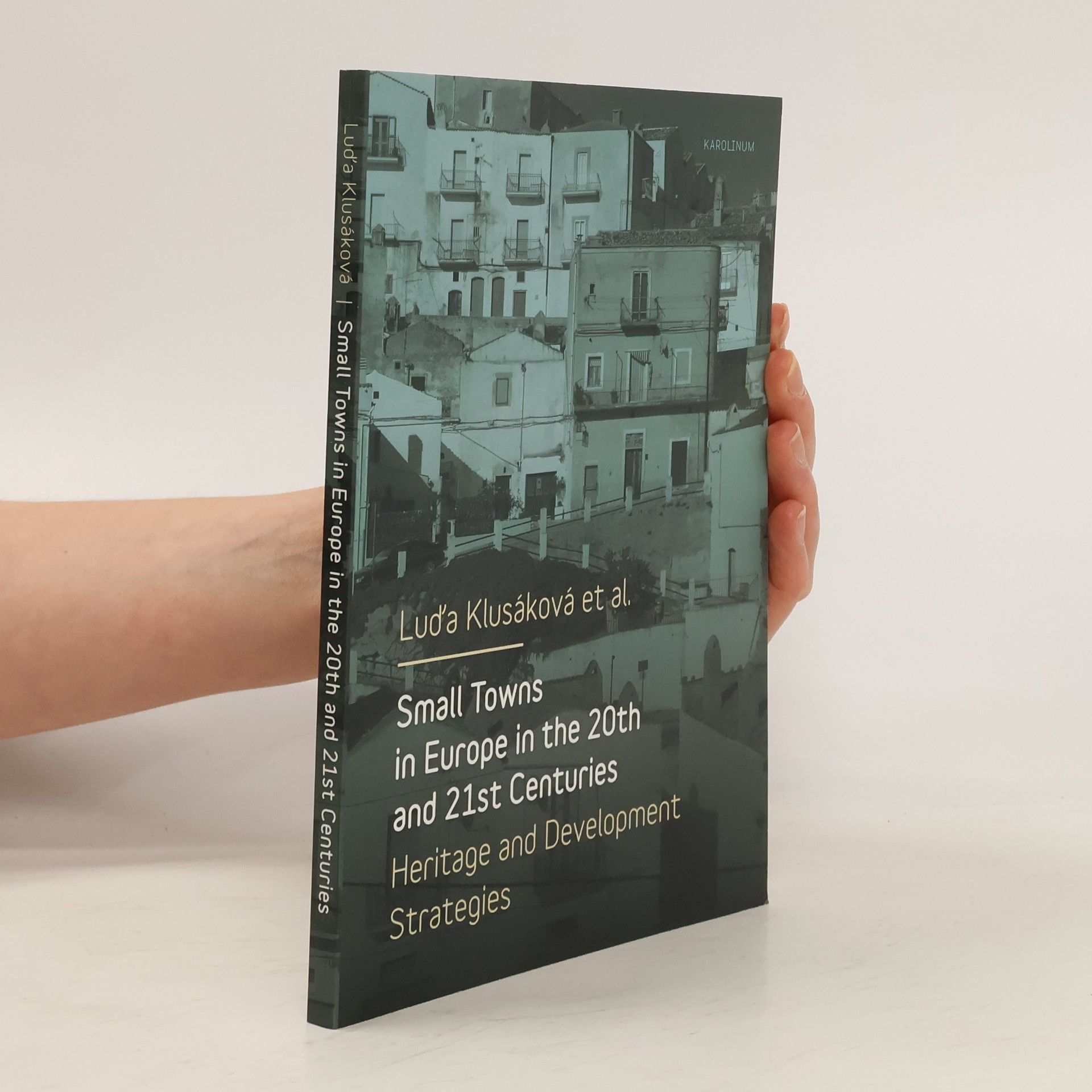 Small towns in Europe in the 20th and 21st centuries : heritage and development strategies